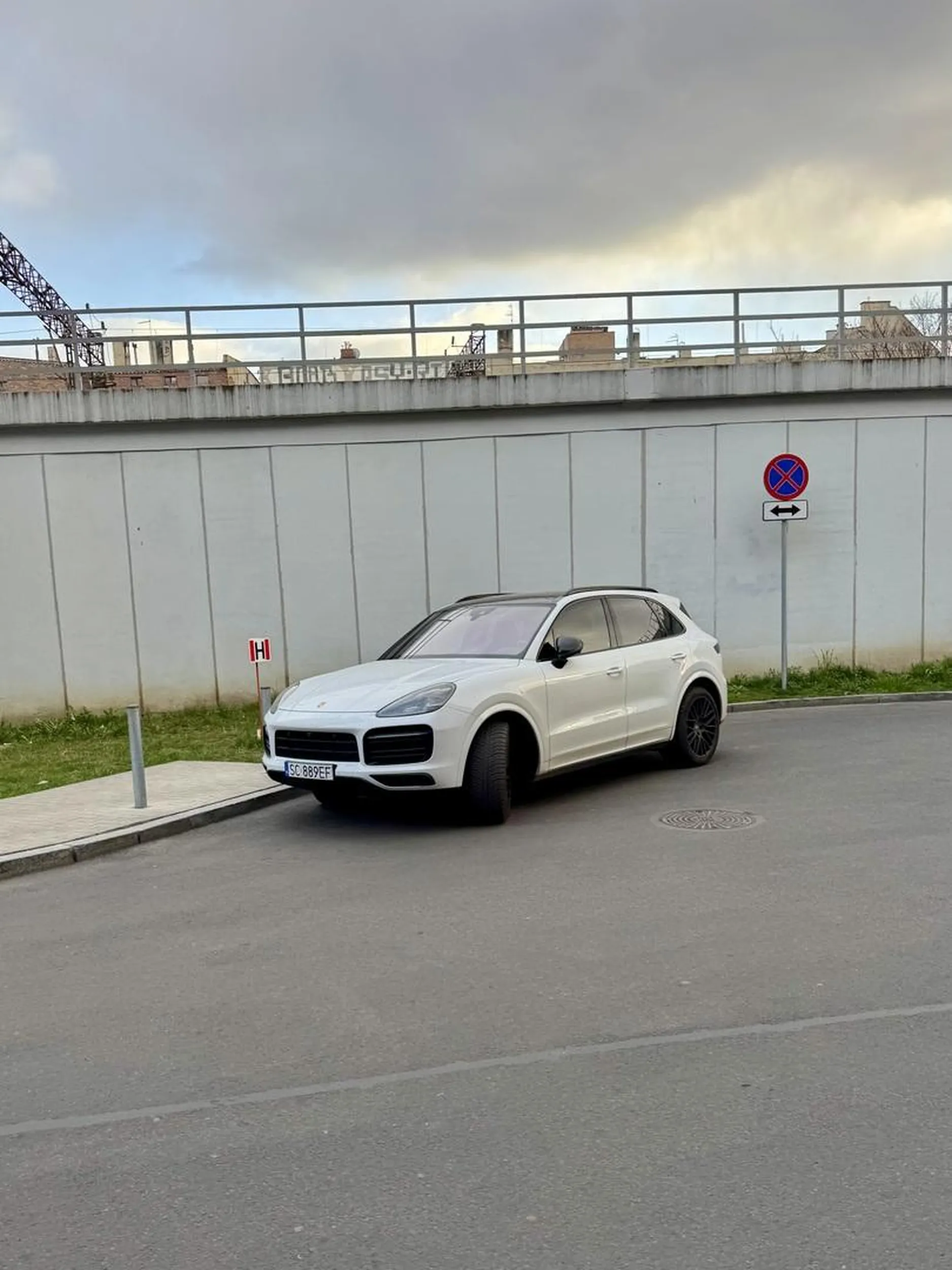 brawa dla Ciebie nie dość ze zakaz zatrzymywania to zastawiony hydrant pożarowy, pieprzony medalik