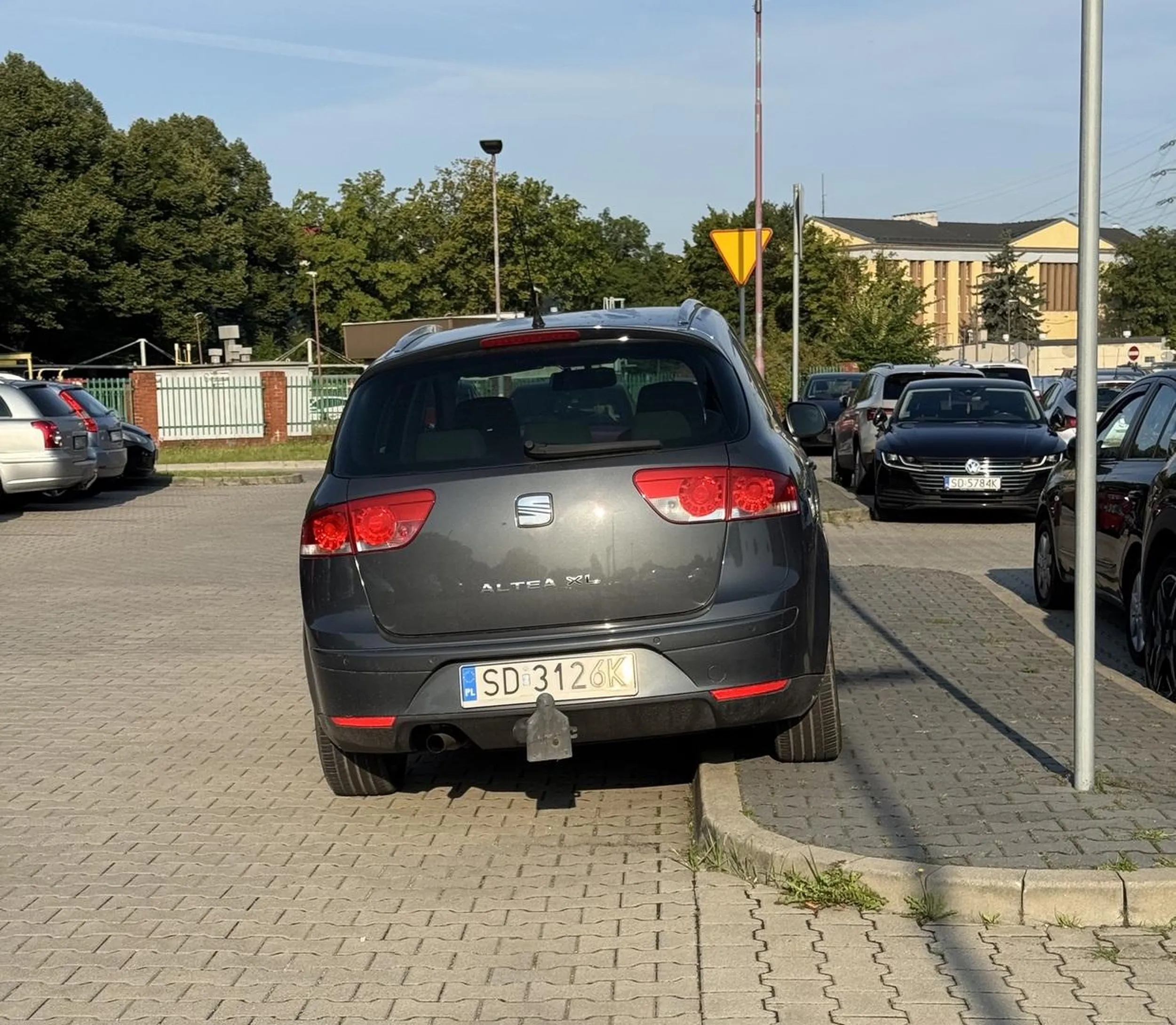 Nie potrafisz parkować, pełno miejsca na parkingu piętrowym.
