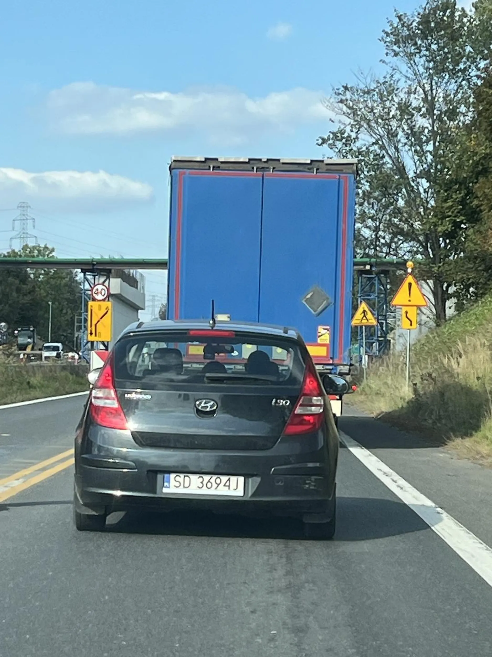 Nie wie co to jazda na suwak, kierownica po prawej, nie pozdrawiam alegrowicza