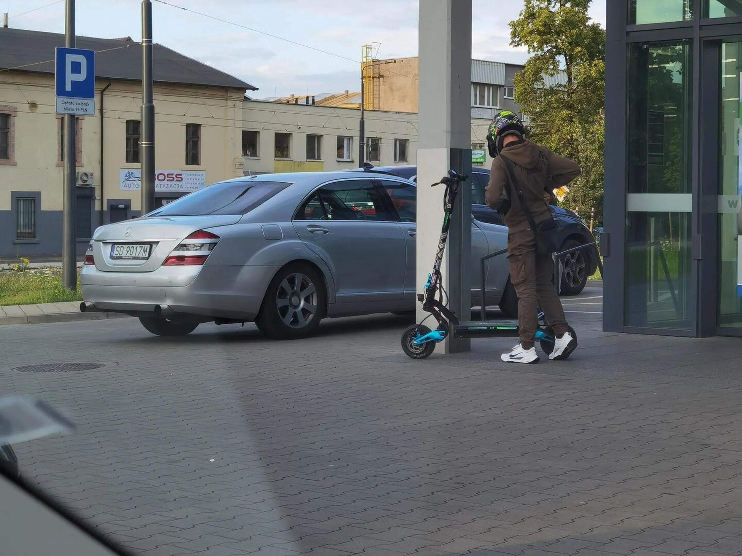 Wjedź samochodem do tego Lidla pryszczaty brzydalu ?