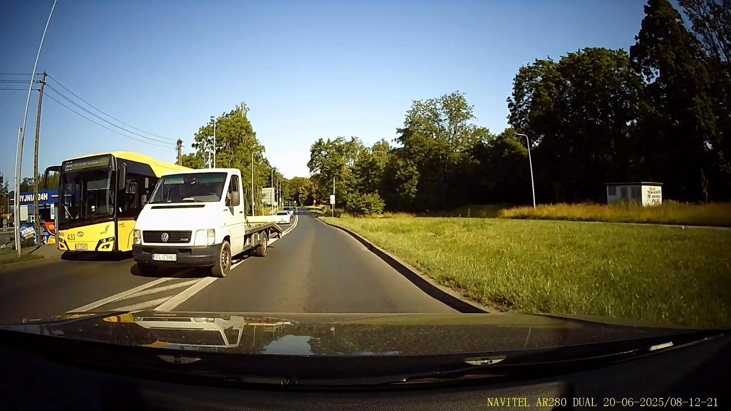 Wyprzedzanie na czołówkę na podwójnej ciągłej i powierzchni wyłączonej z ruchu