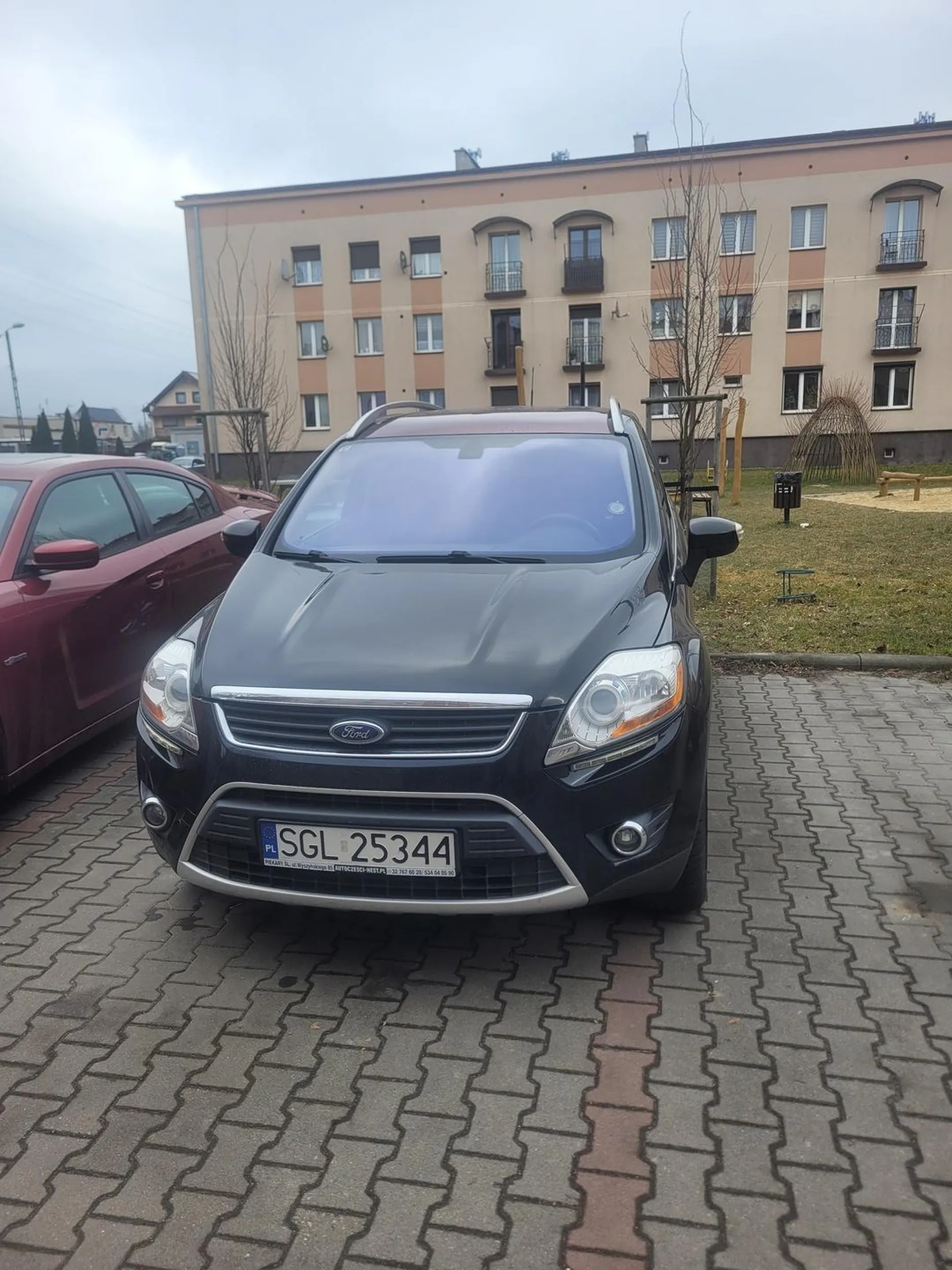 Gość nie umie parkować, nie polecam