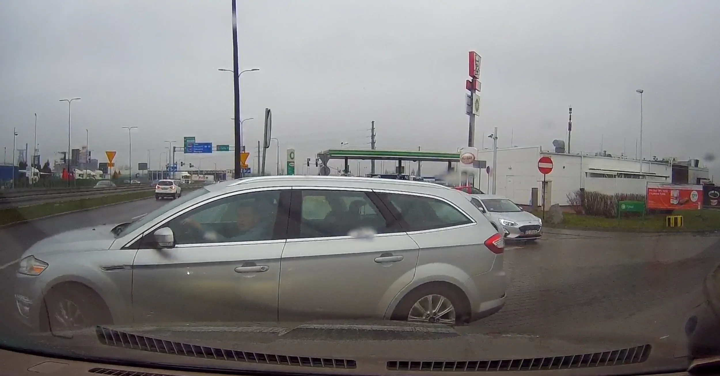 cham wyjeżdża pod zakaz i jeszcze ma pretensje