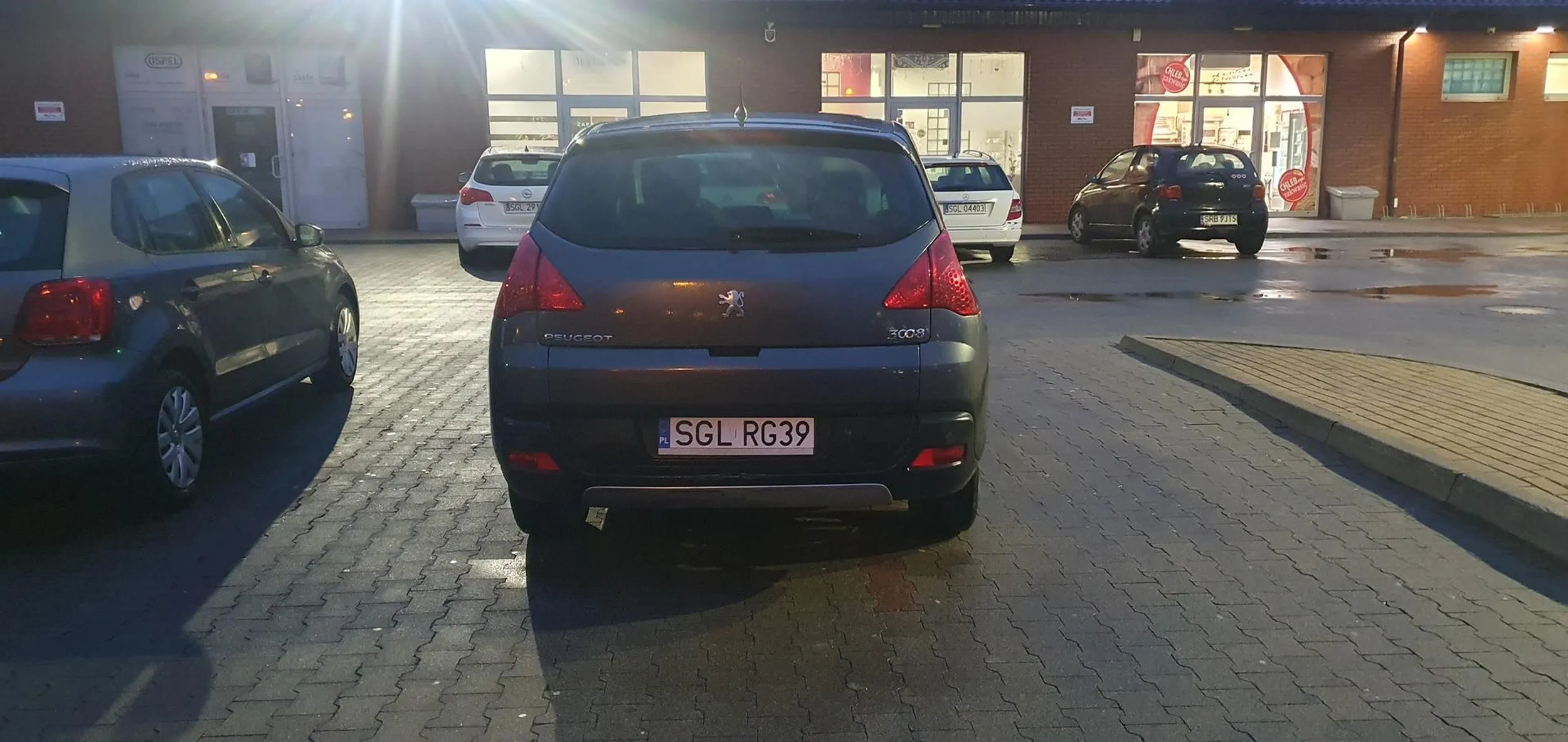 Kolejny mistrz parkowania powiatu gliwickiego! "On tylko na chwilę" - tak się tłumaczył jak zwróciłem mu uwagę że nieprawidlowo zaparkował. ?