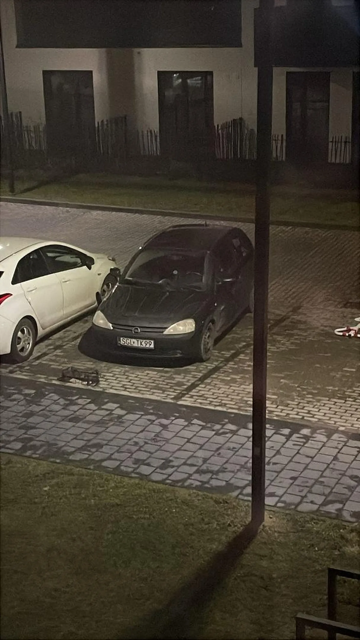 Kobieta zaparkowała na NIE swoim miejscu i zostawiła auto na 3 dni.