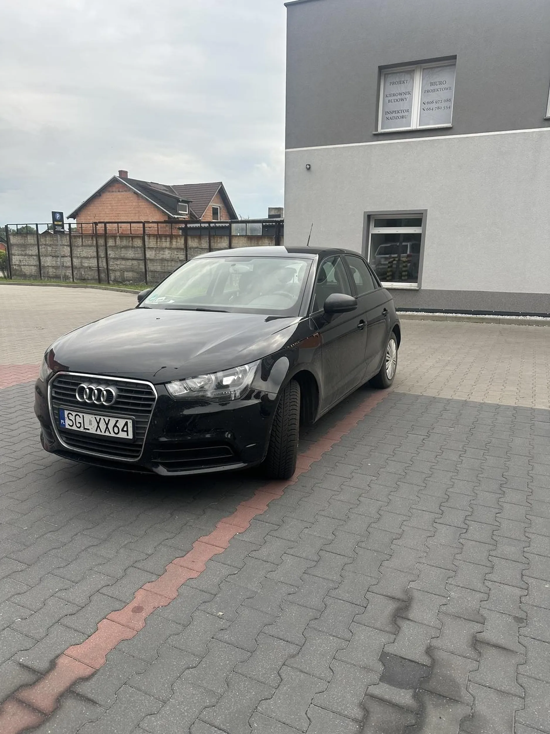 Pan/pani tak zaparkowalx ze ledwo co przejazd z tylu i dwa miejsca zajete nie pozdrawiam