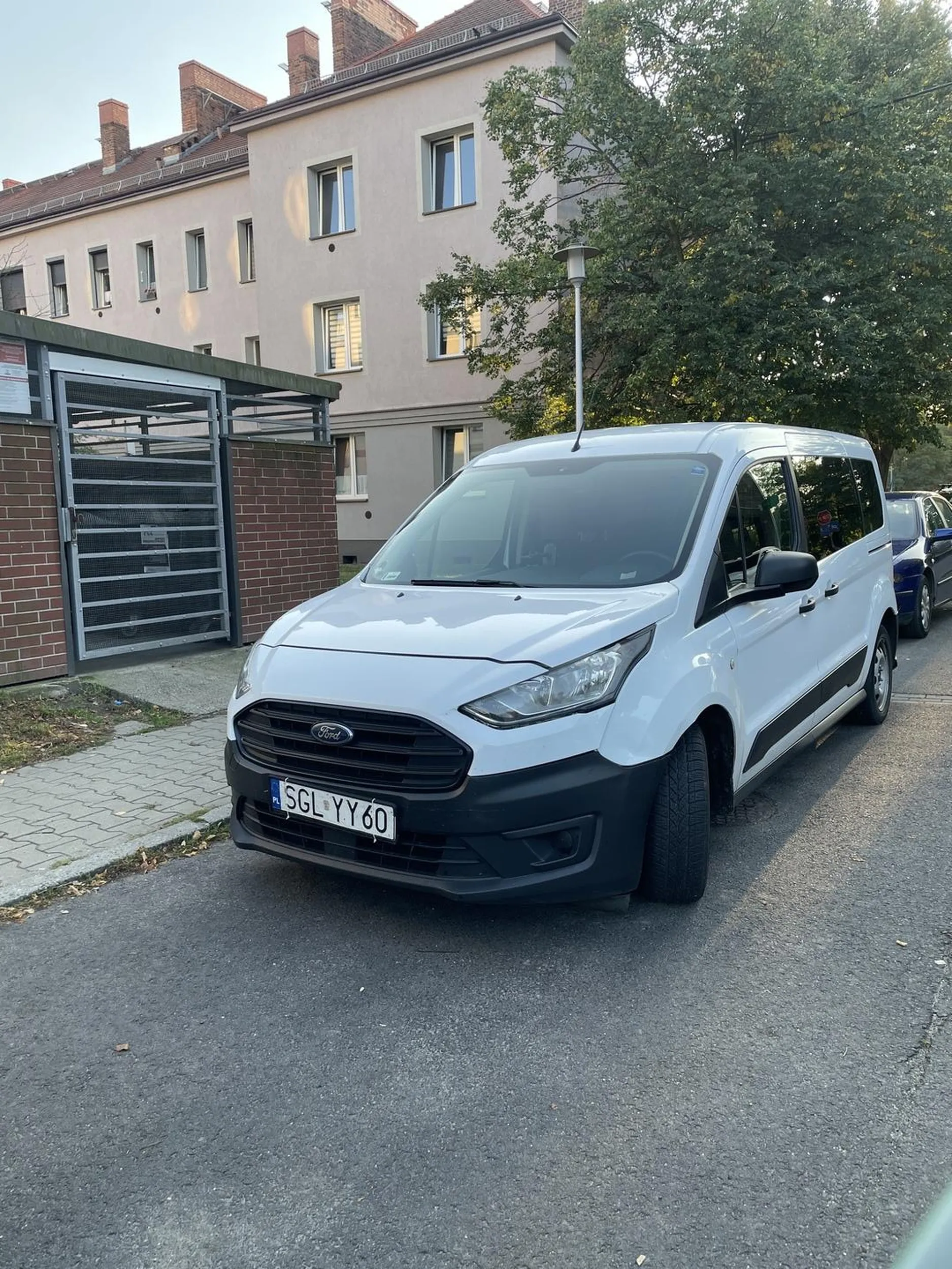 utrudnia pracę miłym panom