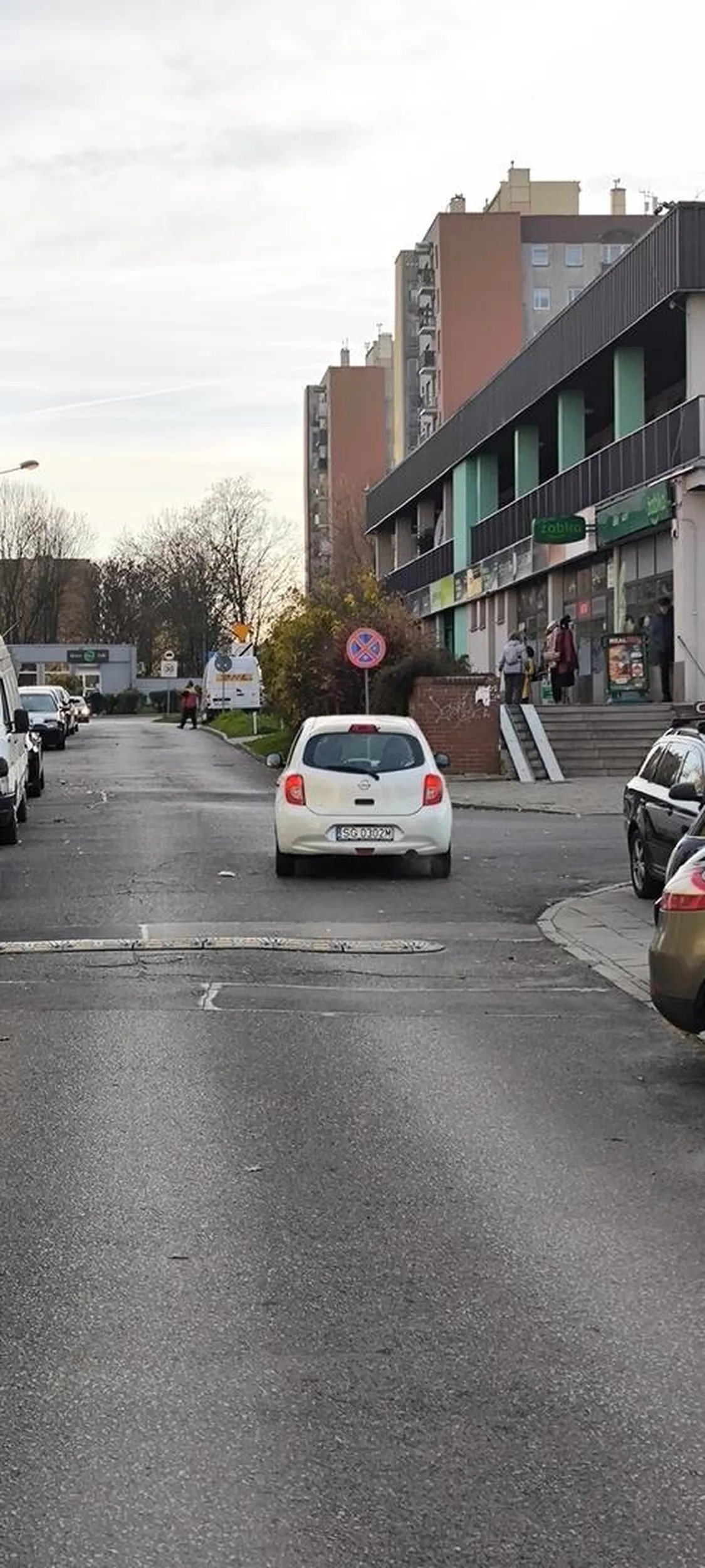 Jazda pod prąd bo po co wyjeżdżając z przychodni robić koło po osiedlu...