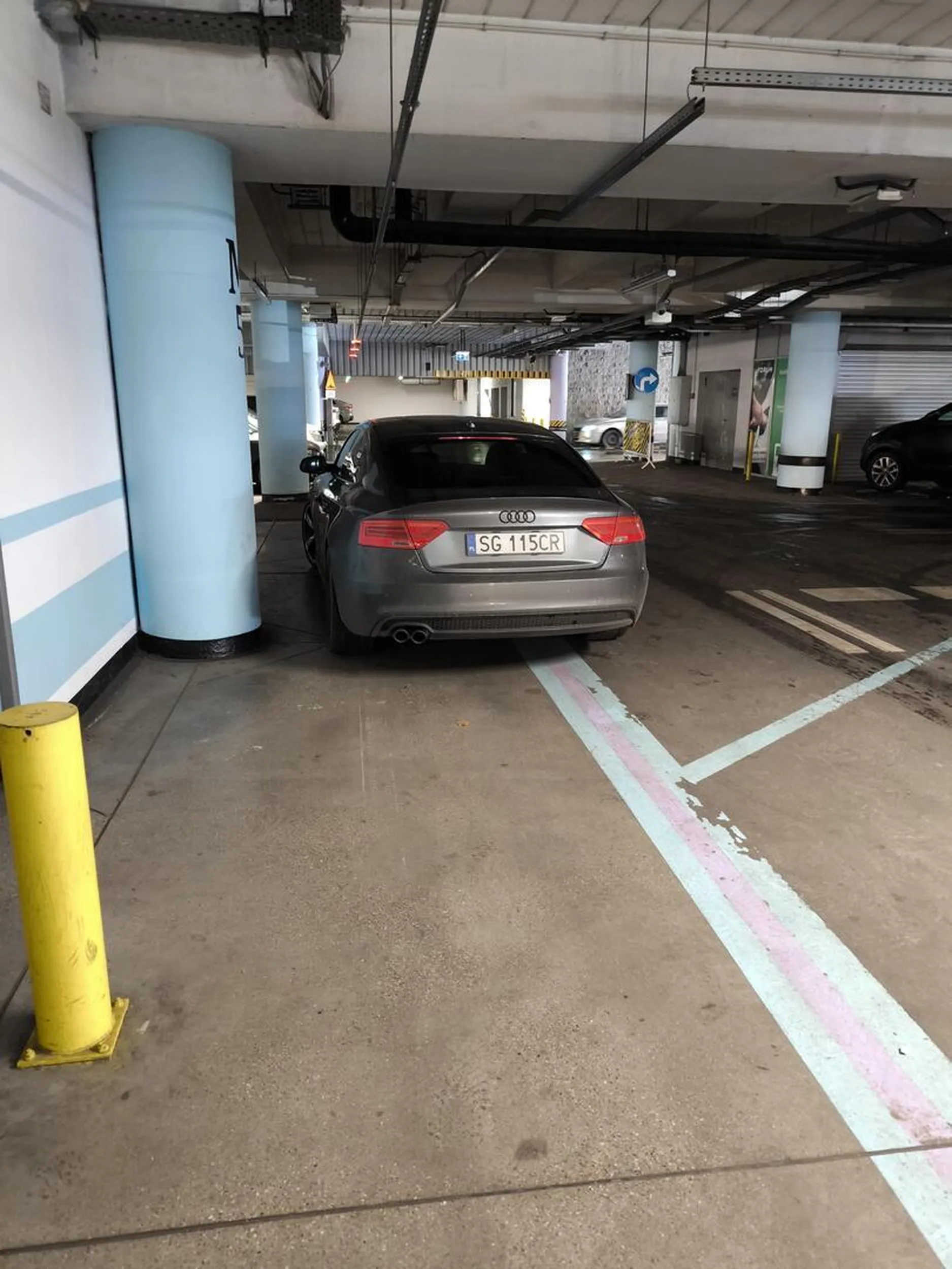 Kolejny leniwy.. ponad 300 wolnych miejsc, ale zapewne daleko komus do wejscia..