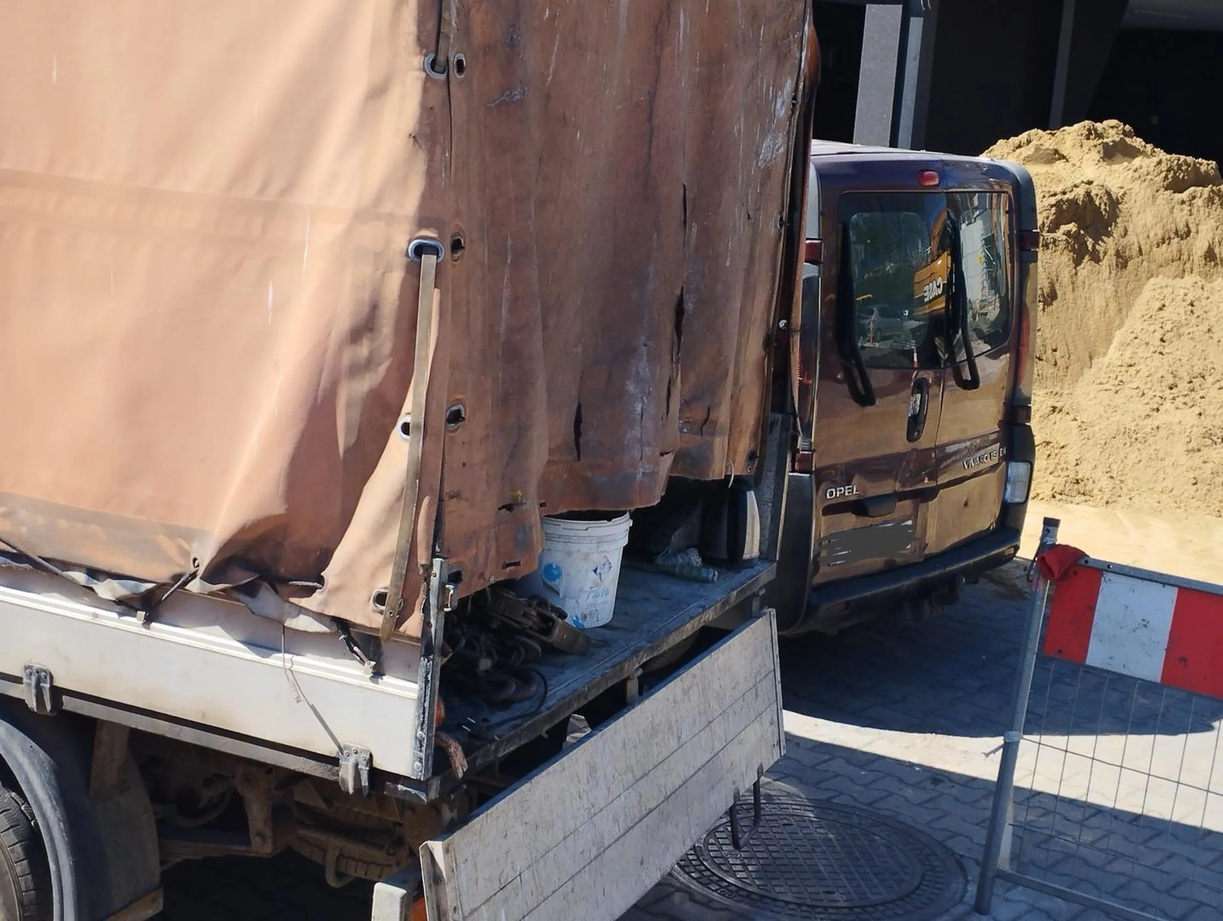 Wyjątkowo mało kulturalni pracownicy, którzy poruszali się autem służbowym.