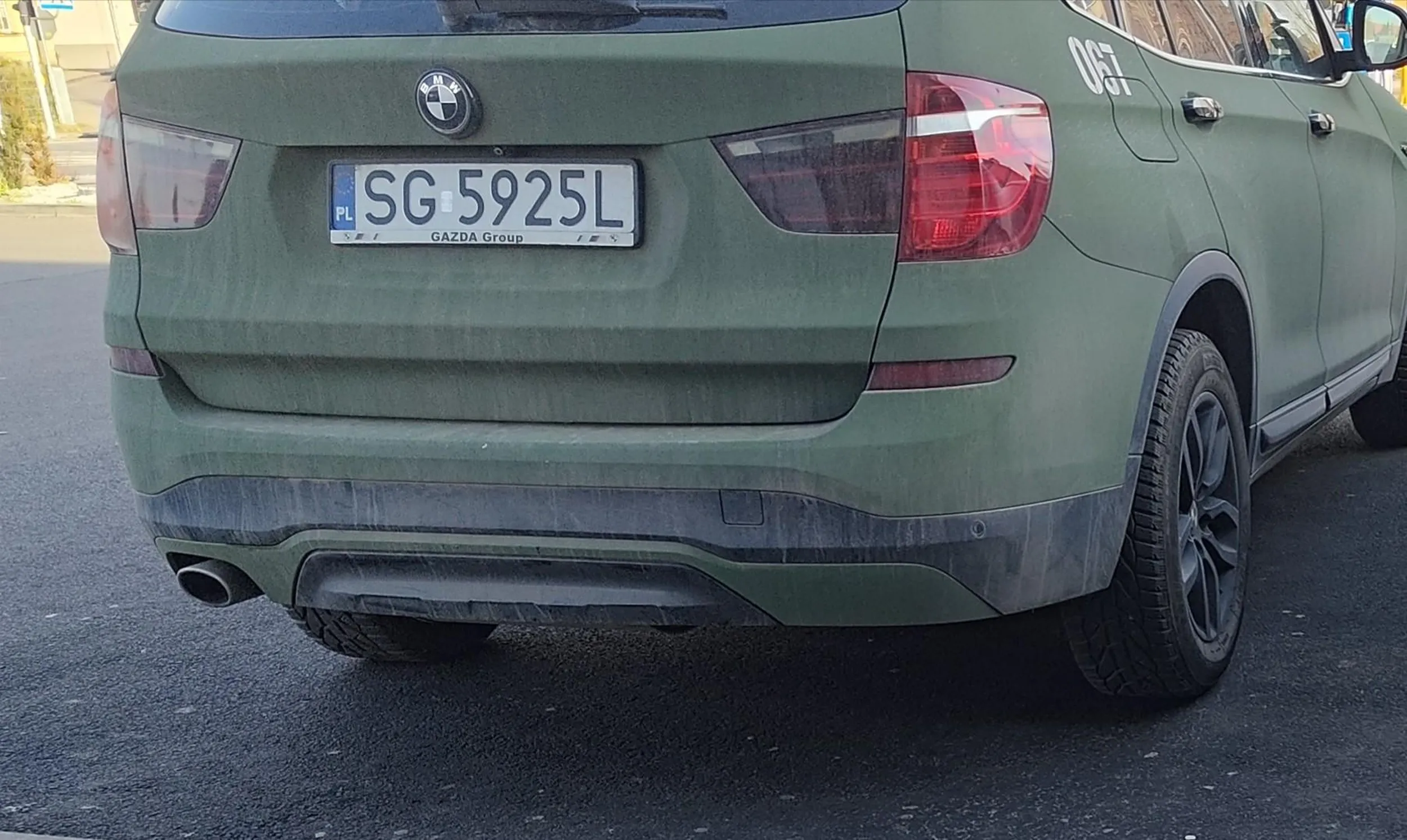 Następnym razem, możesz wjechać samochodem do sklepu. Po co wysiadać z pojazdu.