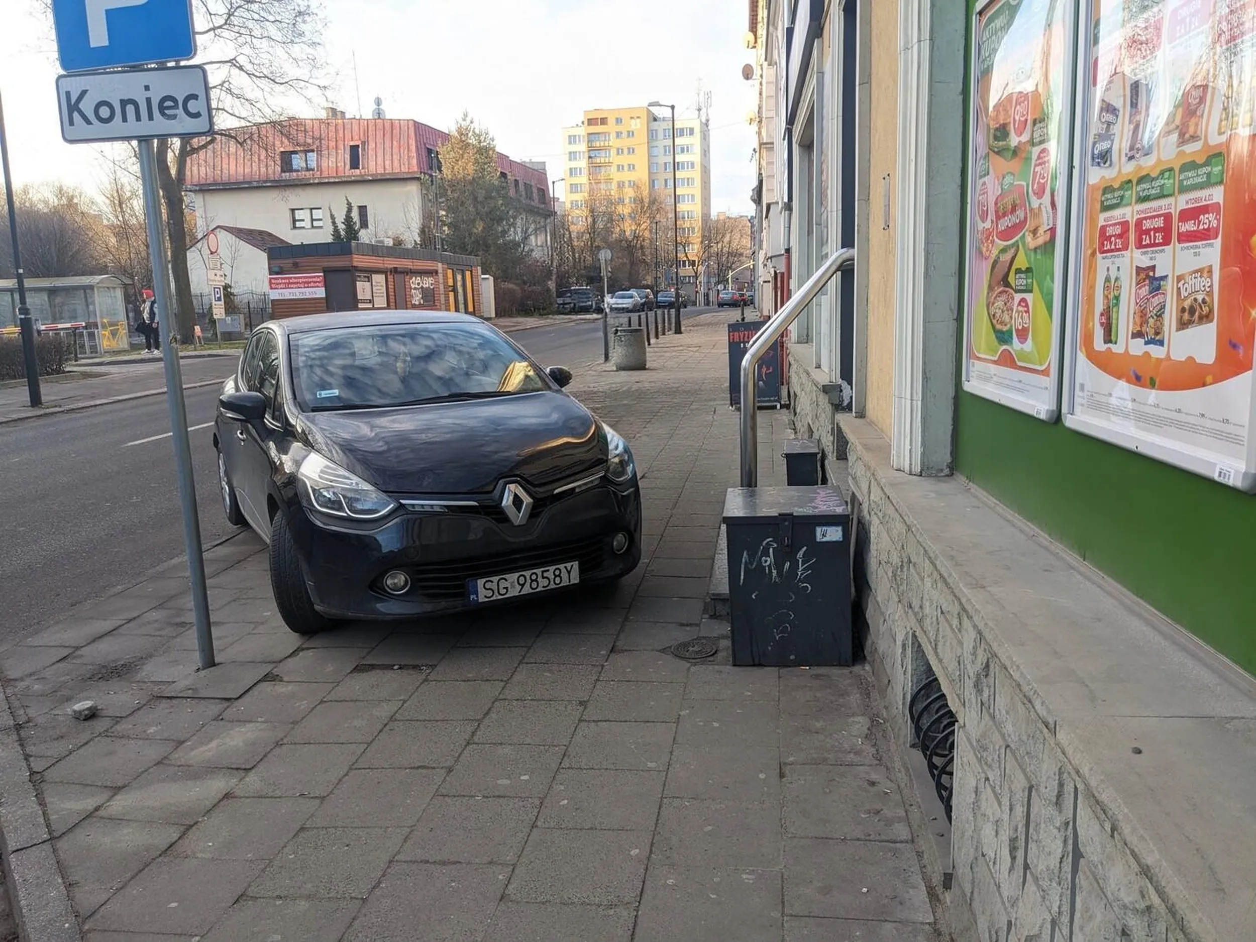 Pani niezwykle hojnie gospodaruje przestrzenią dla pieszych – aż trudno nie docenić takiej wielkoduszności!