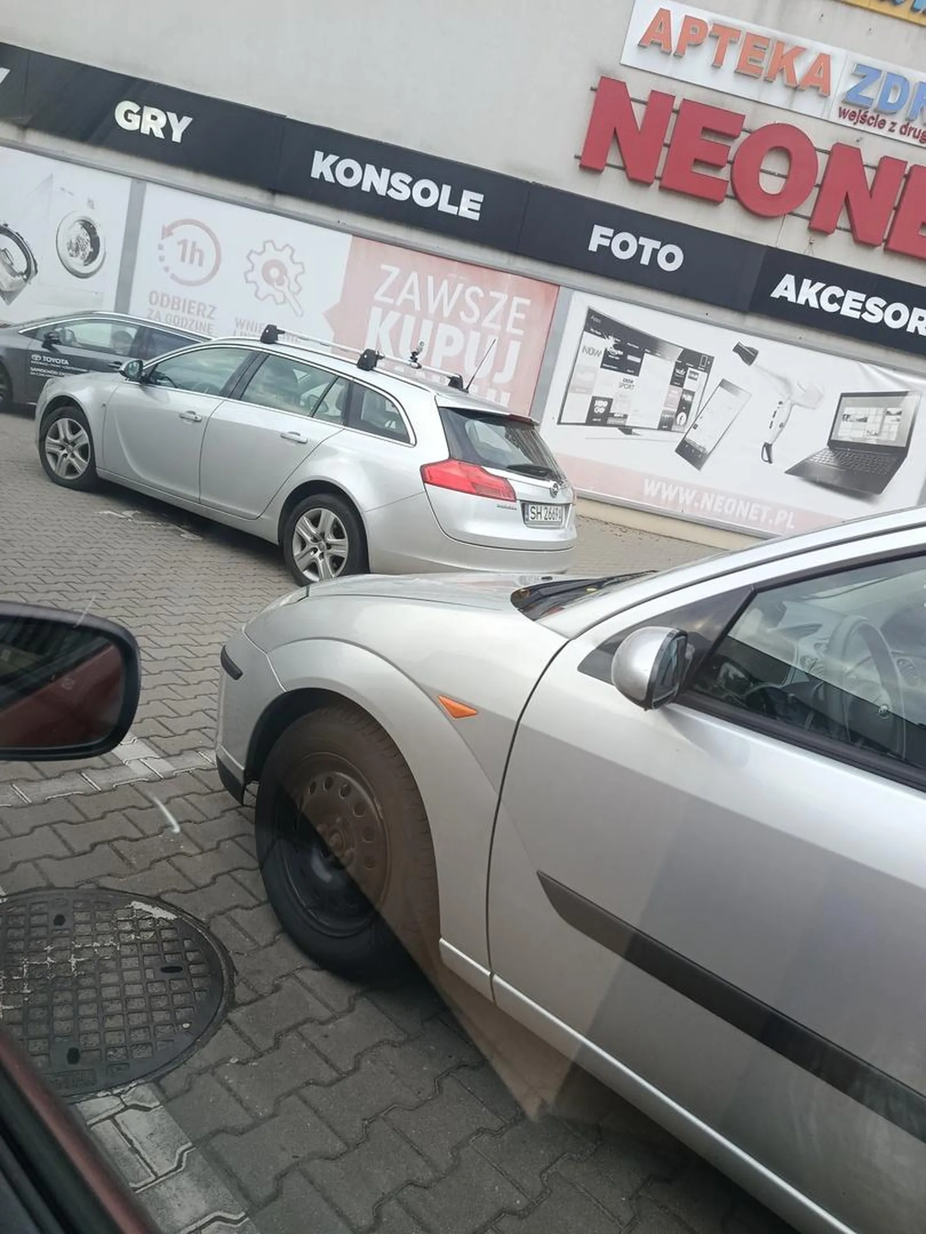 Widzę że należysz do takich ludzi to chociaż nie zabieraj mi miejsca. Dziękuje za uwagę.