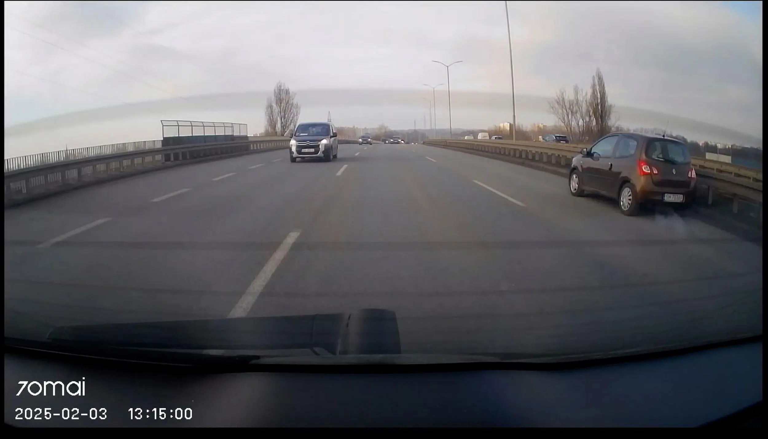 Stary dziad jeździ pod prąd. Nie polecam