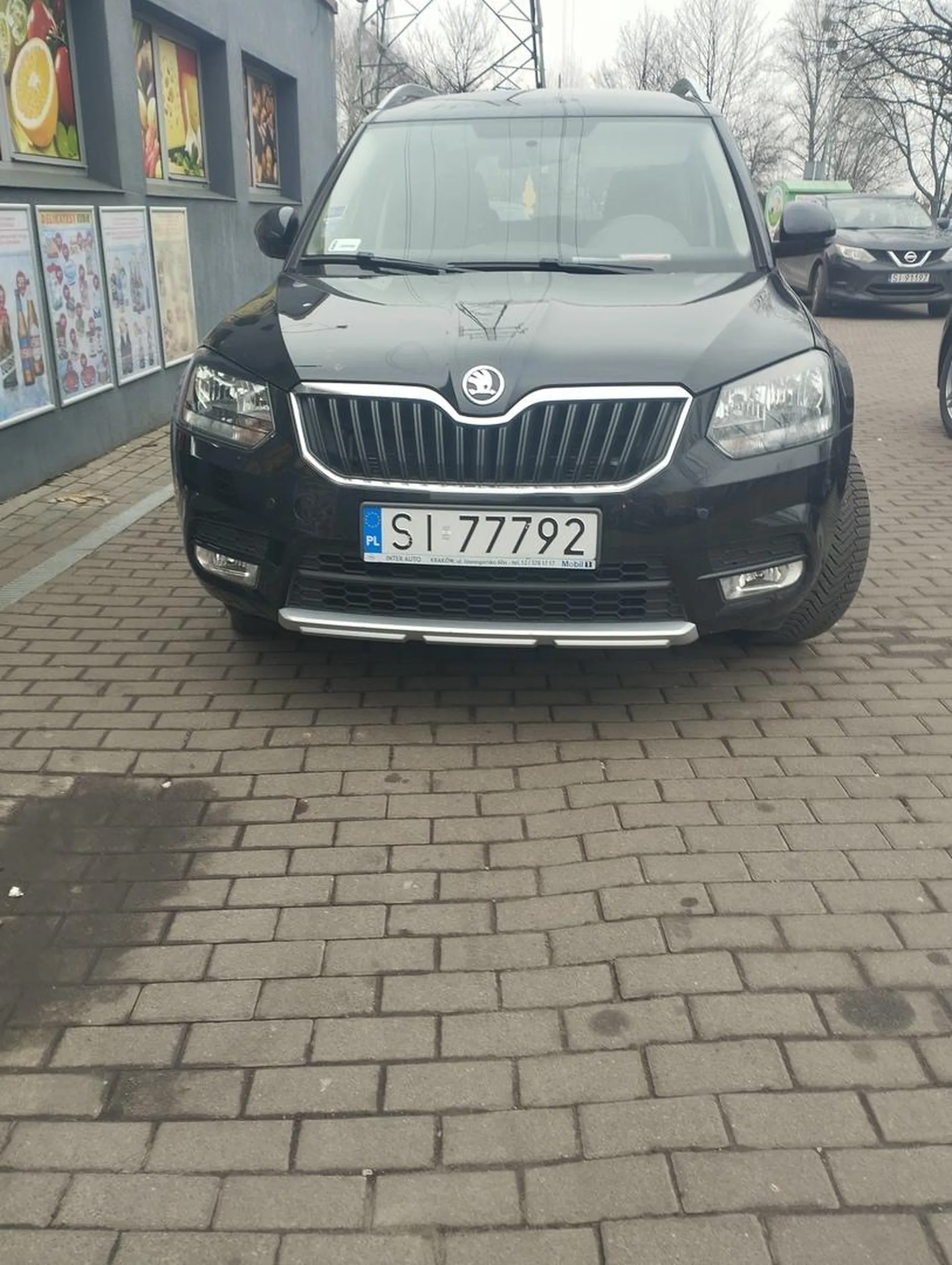 Niech Pani się nauczy parkować a nie blokuje cały parking bo musiała pani iść do sklepu a ludzie nie potrafią wyjechać. Z dnia 26.02.2025 Delikatesy Bytków