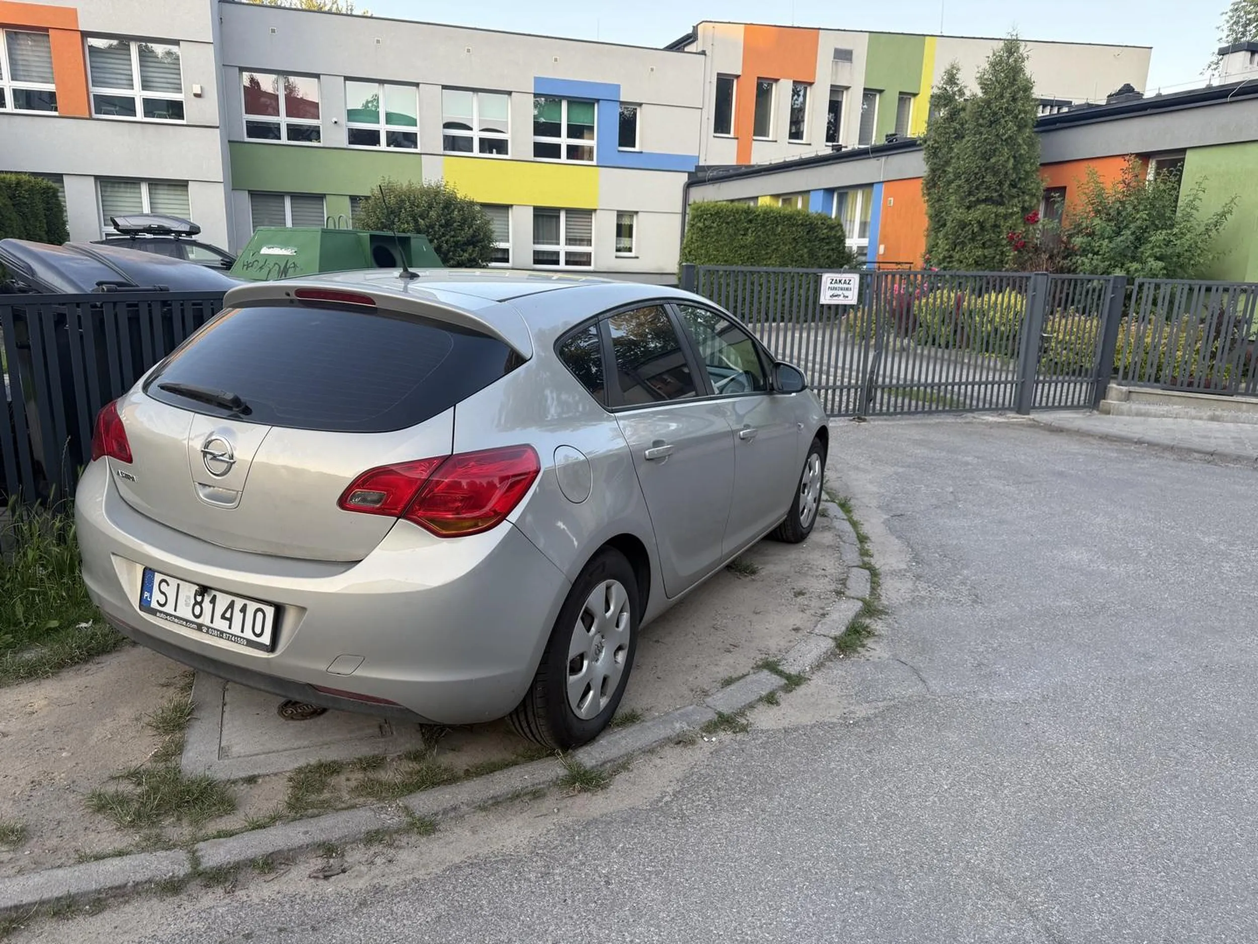 Notoryczne niszczenie zieleni