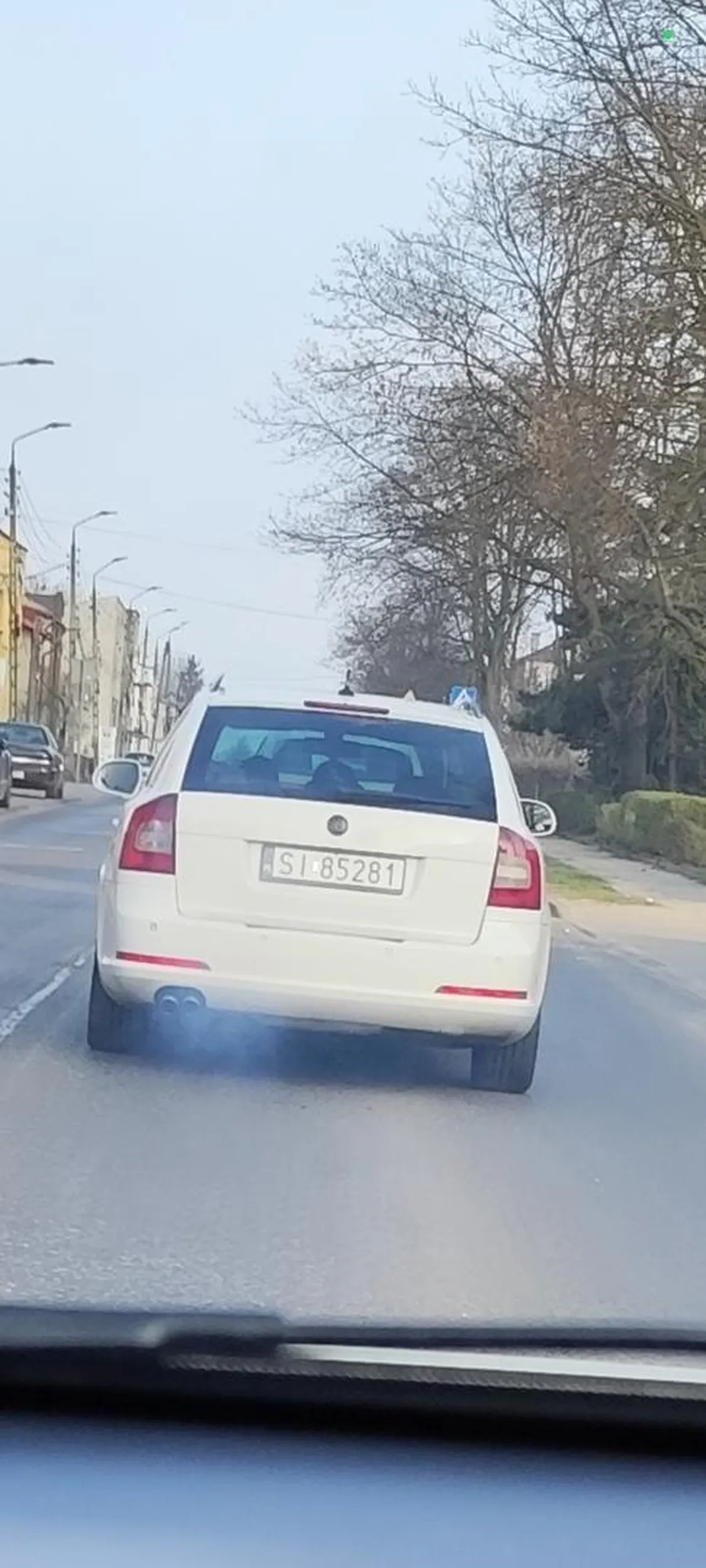 Śmierdzi spalonym olejem