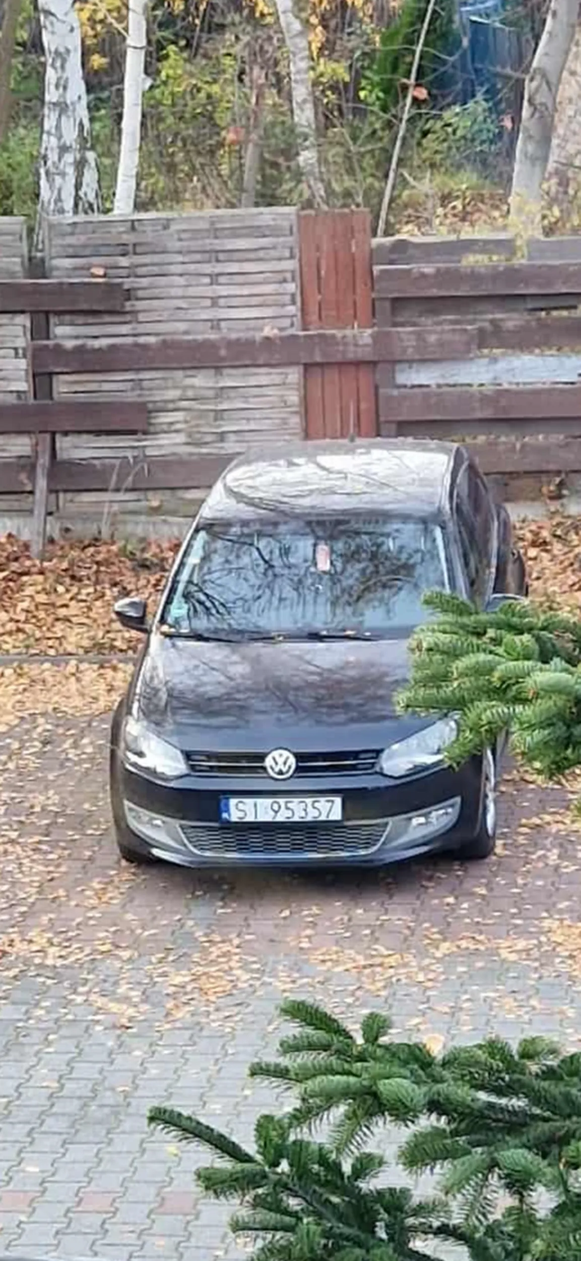 Jakas bestia jezdzi po osiedlu a nie polo