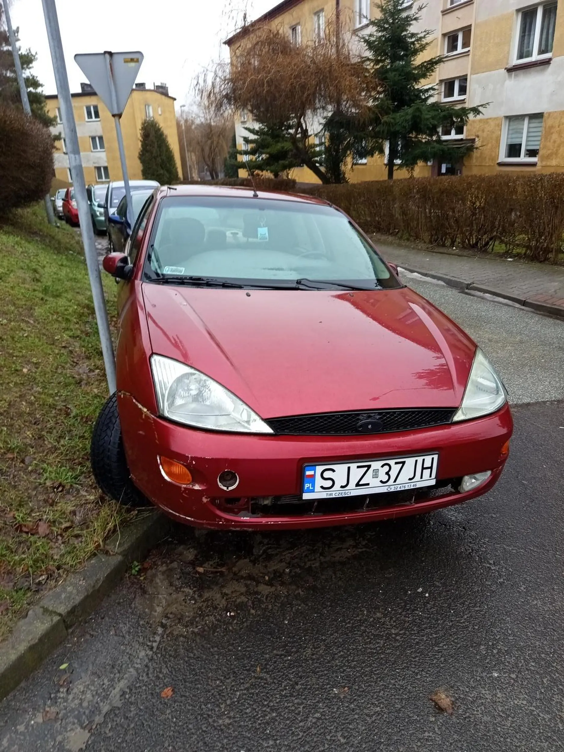 Autko stoi parę dobrych miesięcy i wrasta J bie Żołnierzy Niezłomnych ktoś zna ??