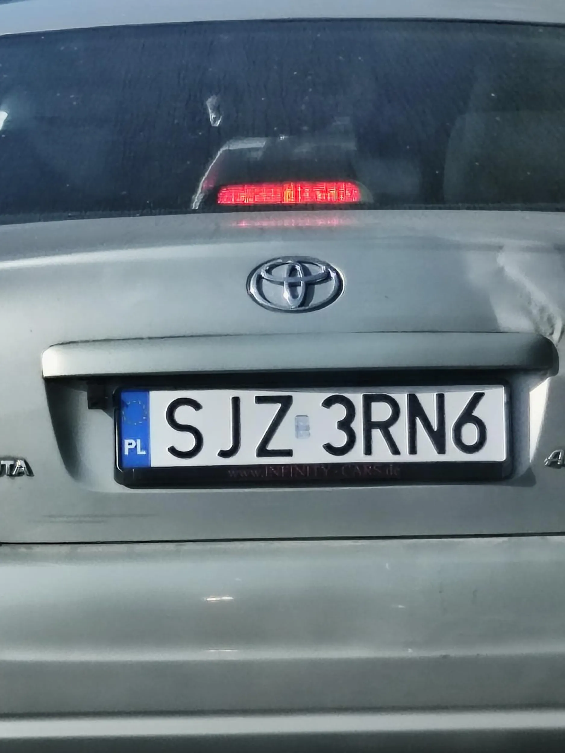 Wymuszenie pierwszeństwa na rondzie, gwałtowne zahamowania Uważajcie