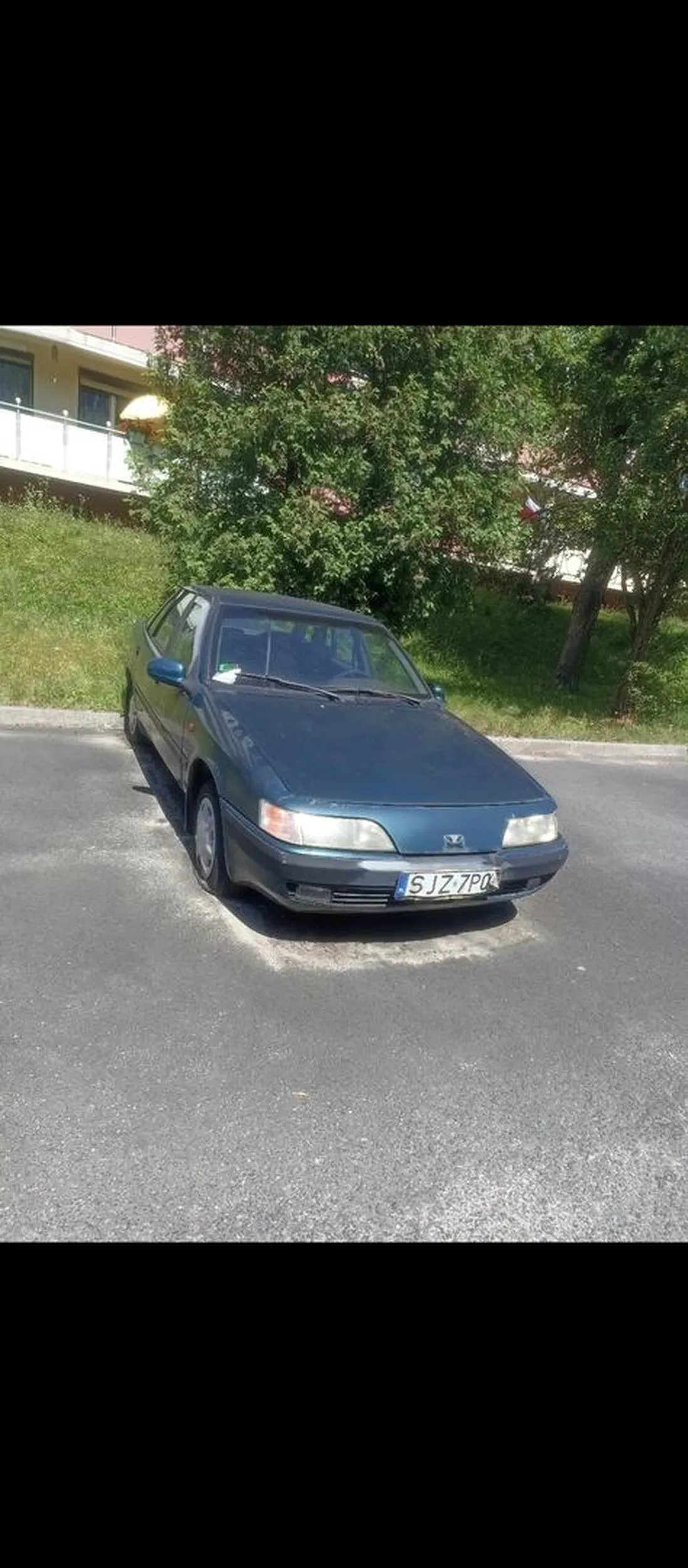 Auto stoi nieruszone od lat . Dobry wrost .