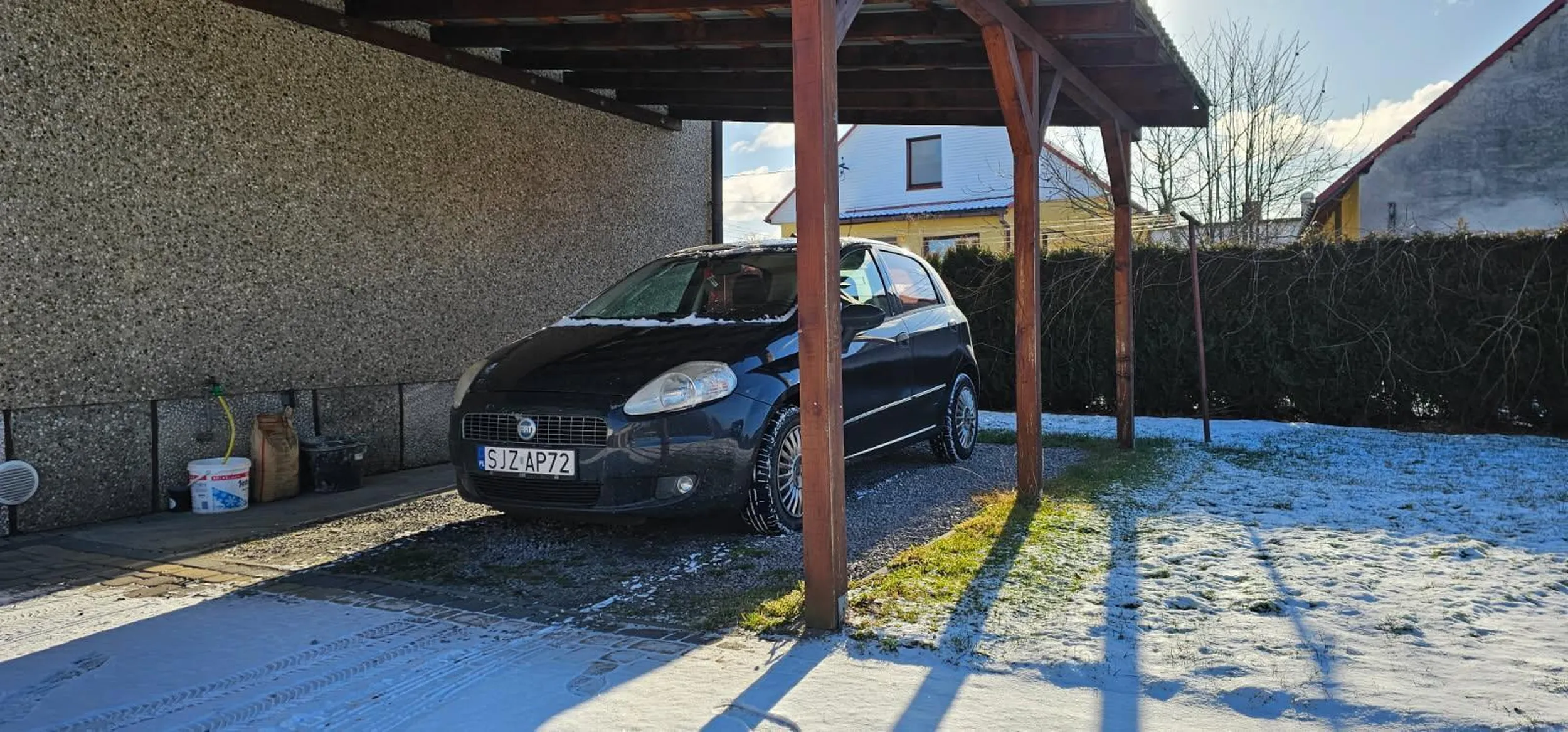 Jada se na szychta z rana, przijyzdzom ku chałpje a tu taki widok ? zaparkowoł se u mie na placu i szoł z taszami do dino na zakupy! Czysty HAM I BEZCZEL