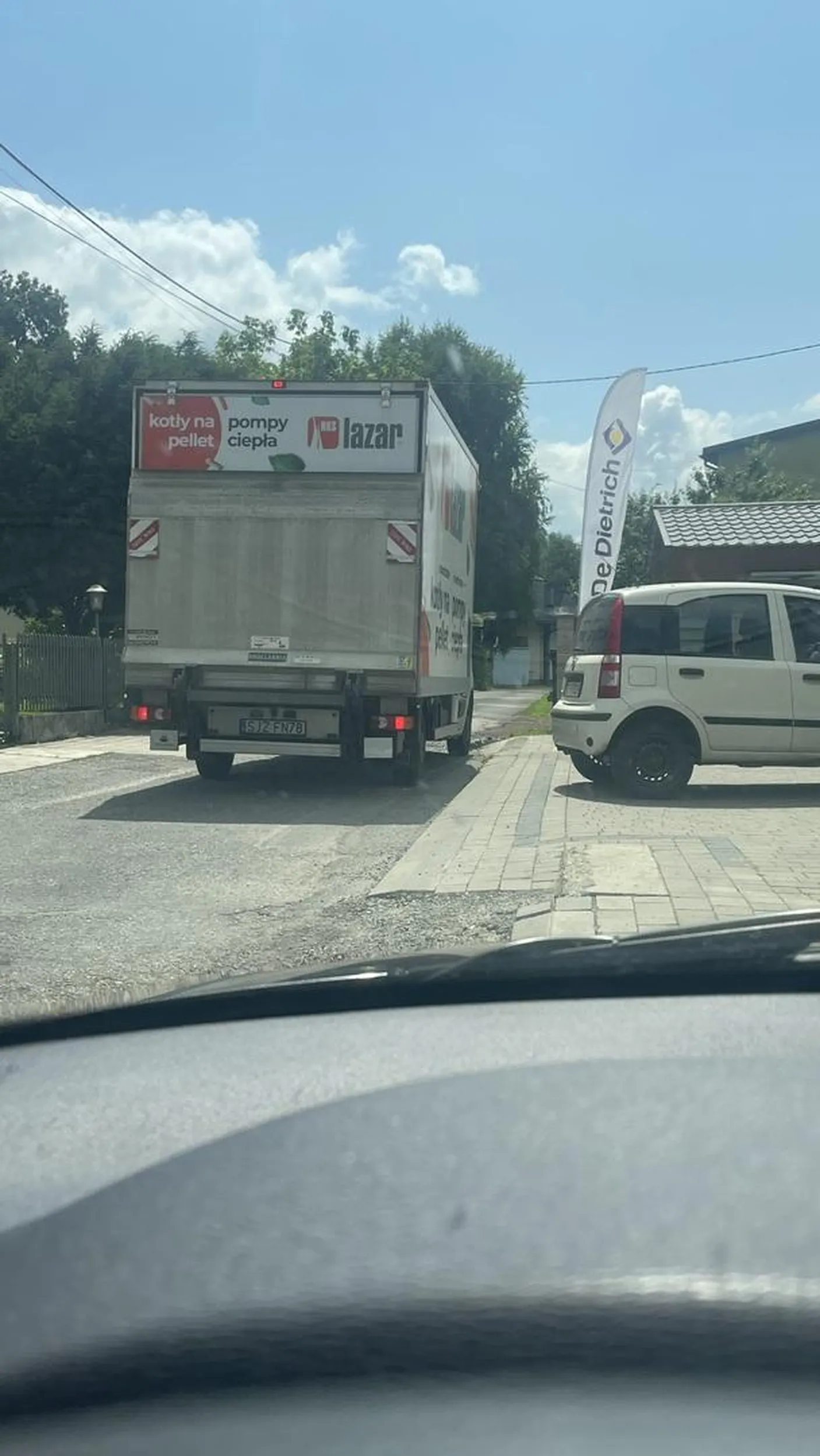 Gratulacje wyobraźni mając do dyspozycji parking blokować ruch na ulicy