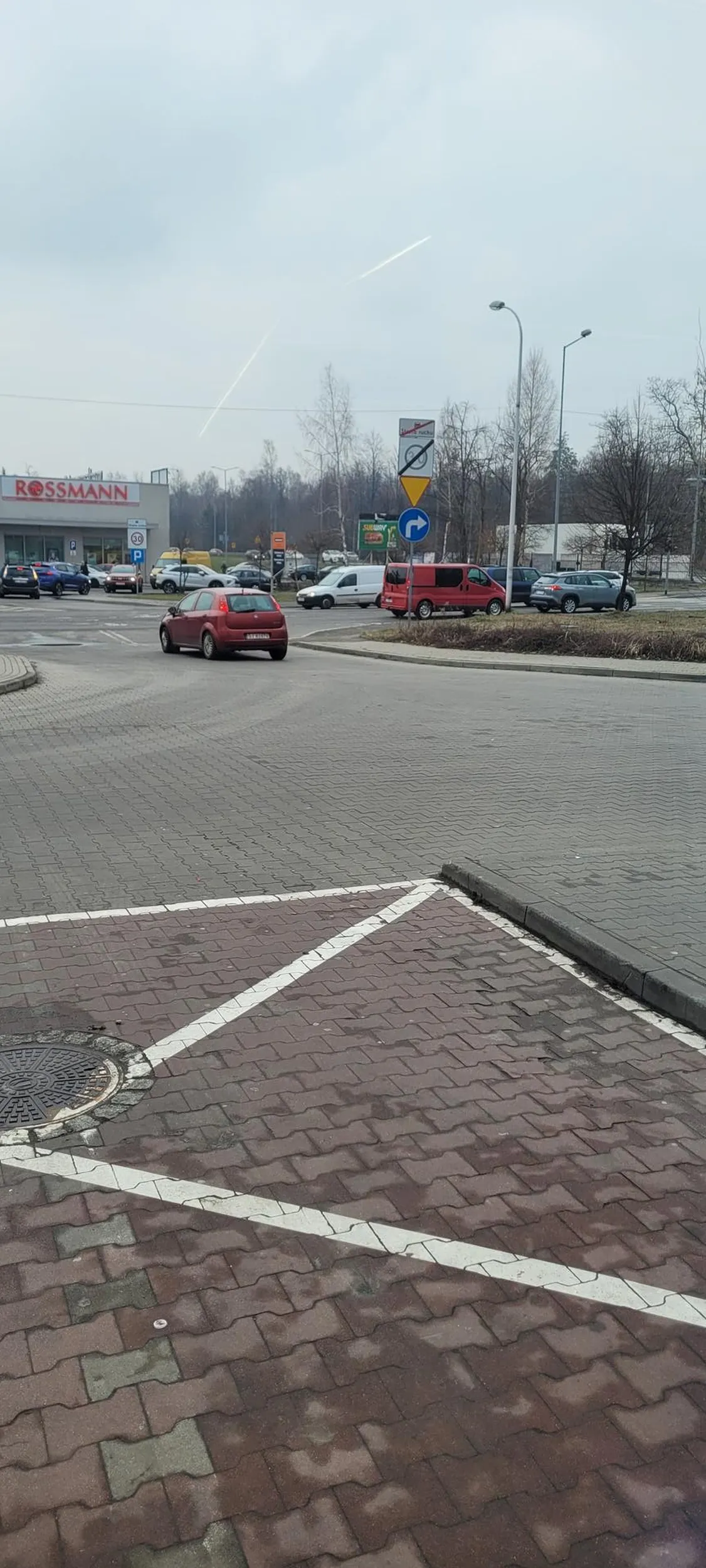 Proszę uważać i przypadkiem nie dotykać jego drogiego nowego samochodu z zajebiście nowym drogim i czystym lakierem bo się chłopaczyna rozpłacze.