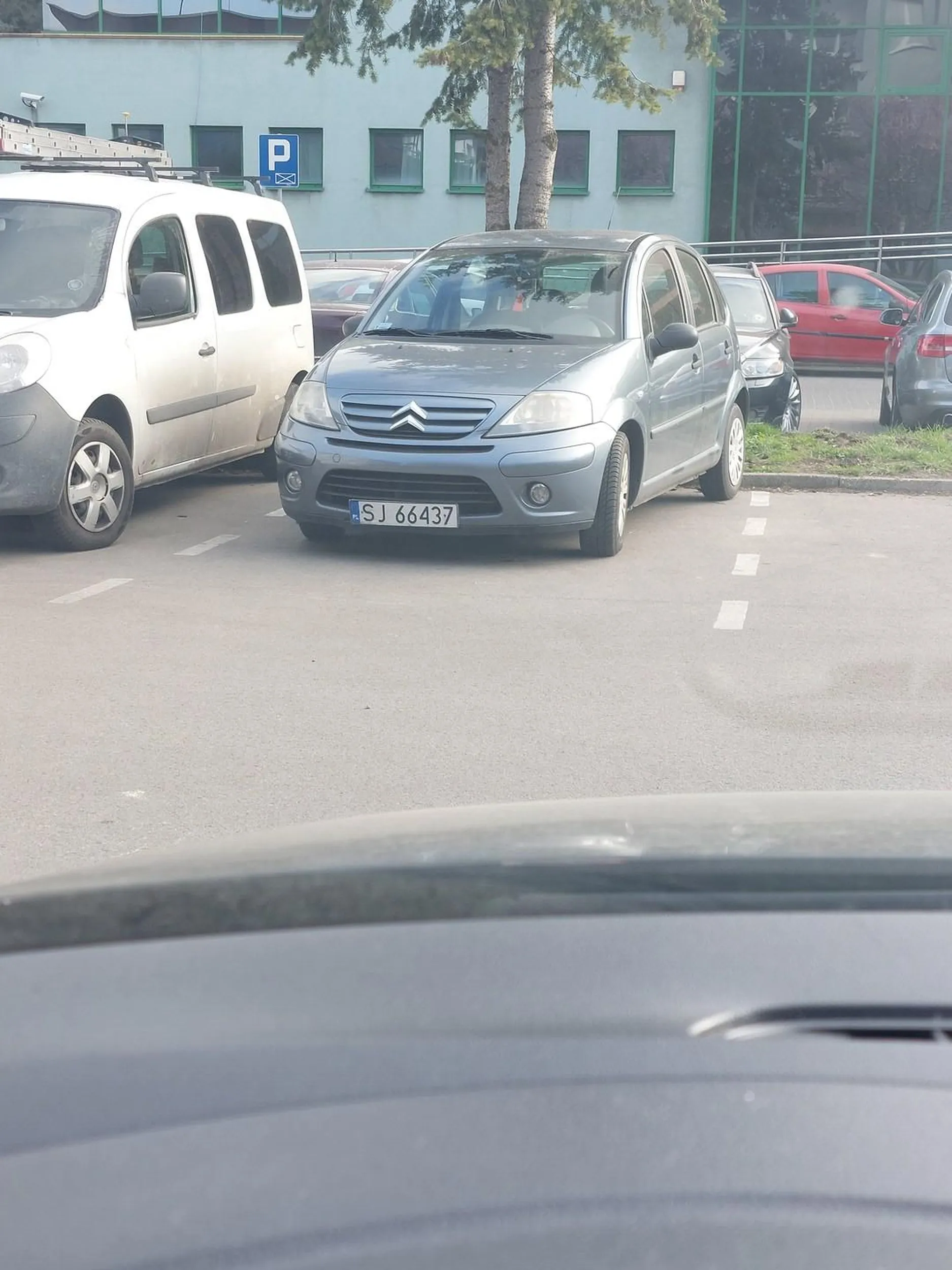 Pora nauczyć się prosto parkować