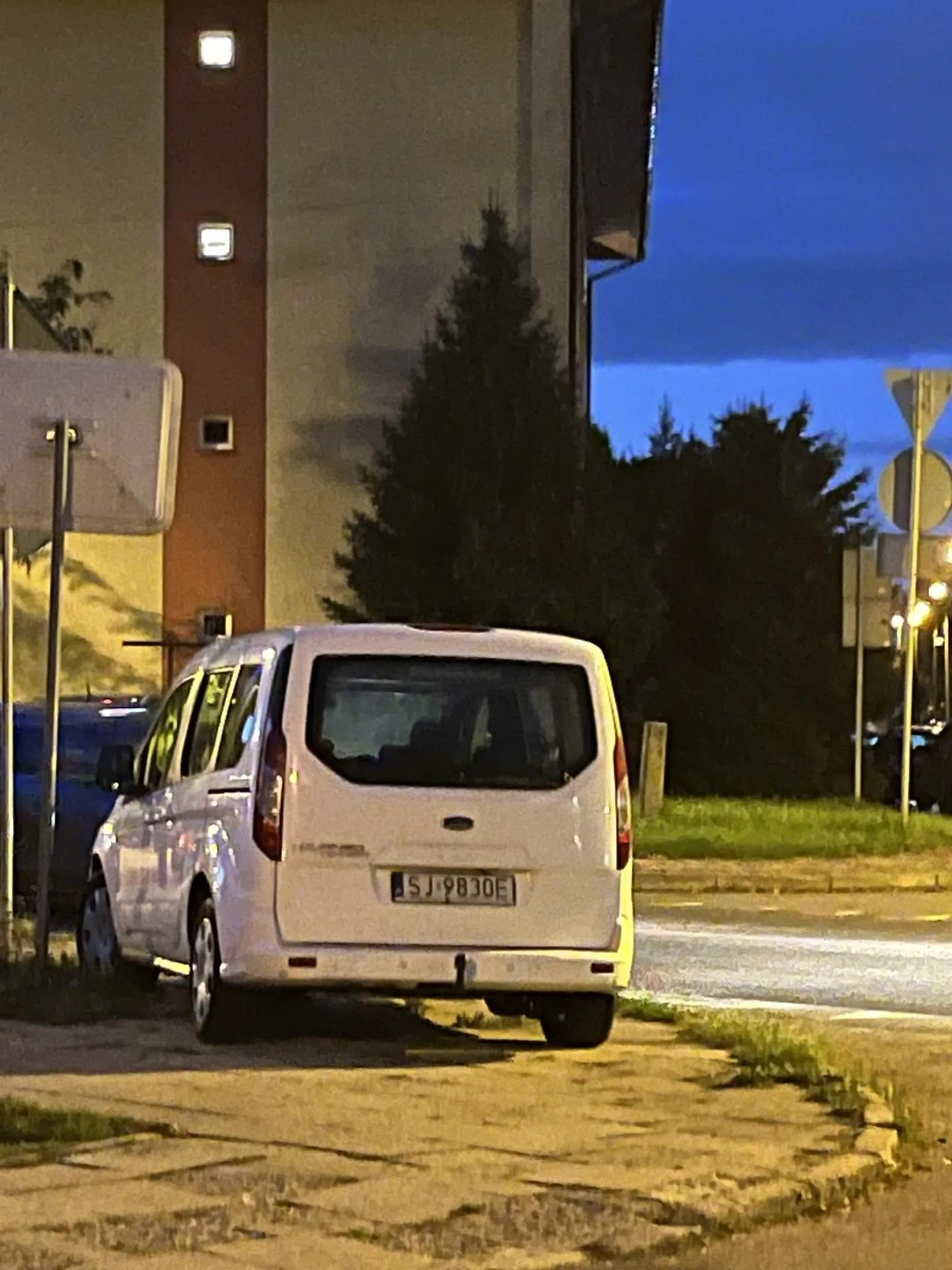 Tragedia nawet lustra nie widać, zero widoczności przy wyjeździe