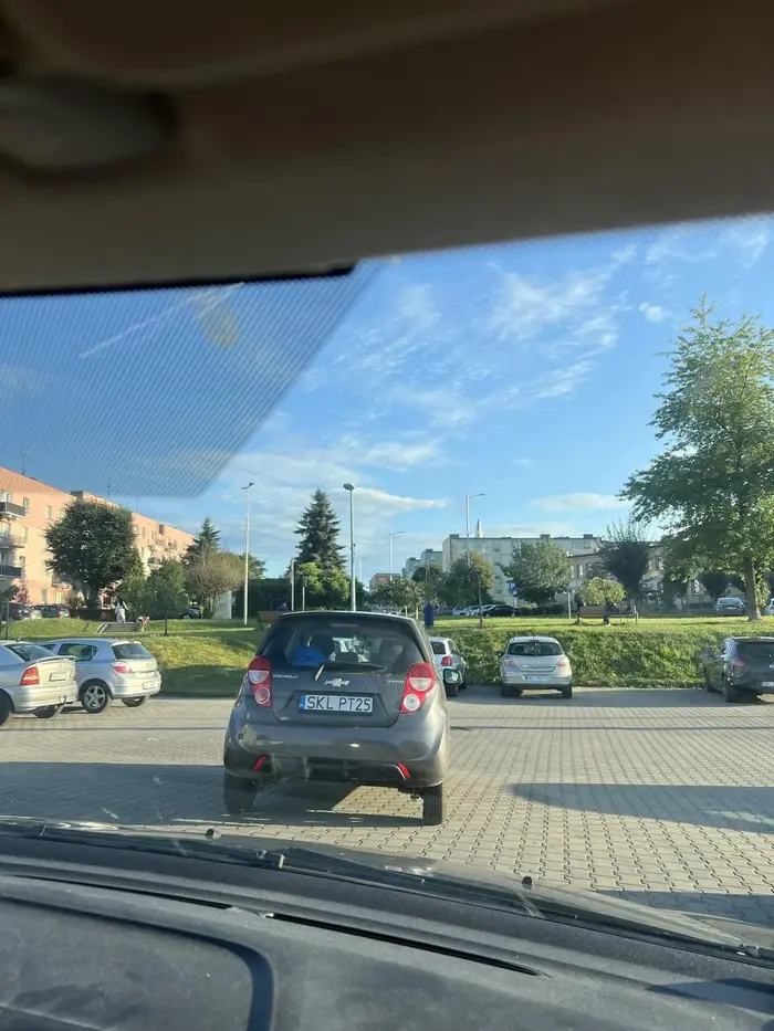 gratuluję posiadania prawa jazdy z takim parkowaniem
