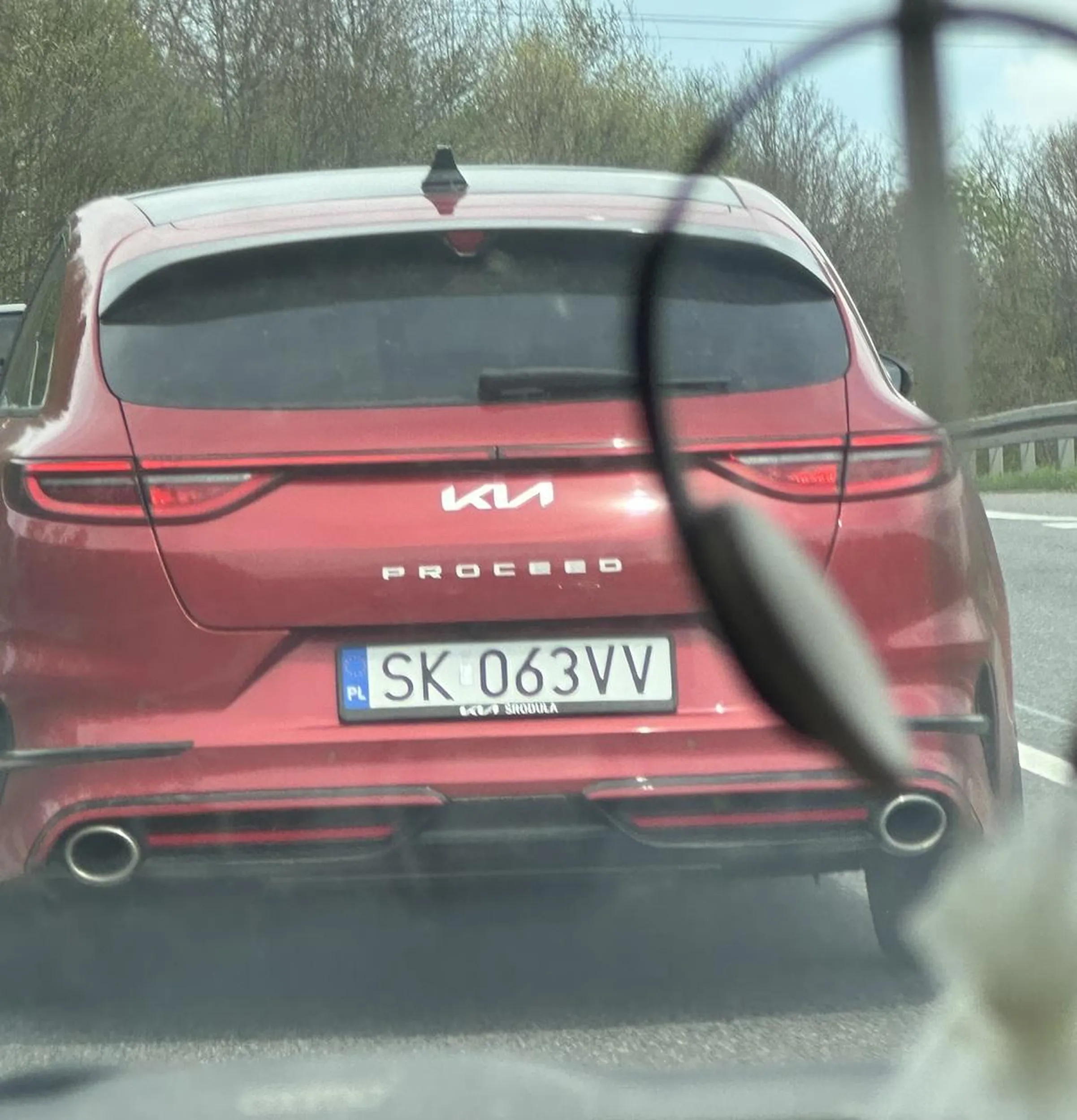 Kompleks małego fiuta jedzie 50 na 90 wyprzedziła go kobieta duma została urażona to przyspiesza będąc wyprzedzany. Kompleks małego siura naucz się jeździć a najlepiej to już nie jeździj