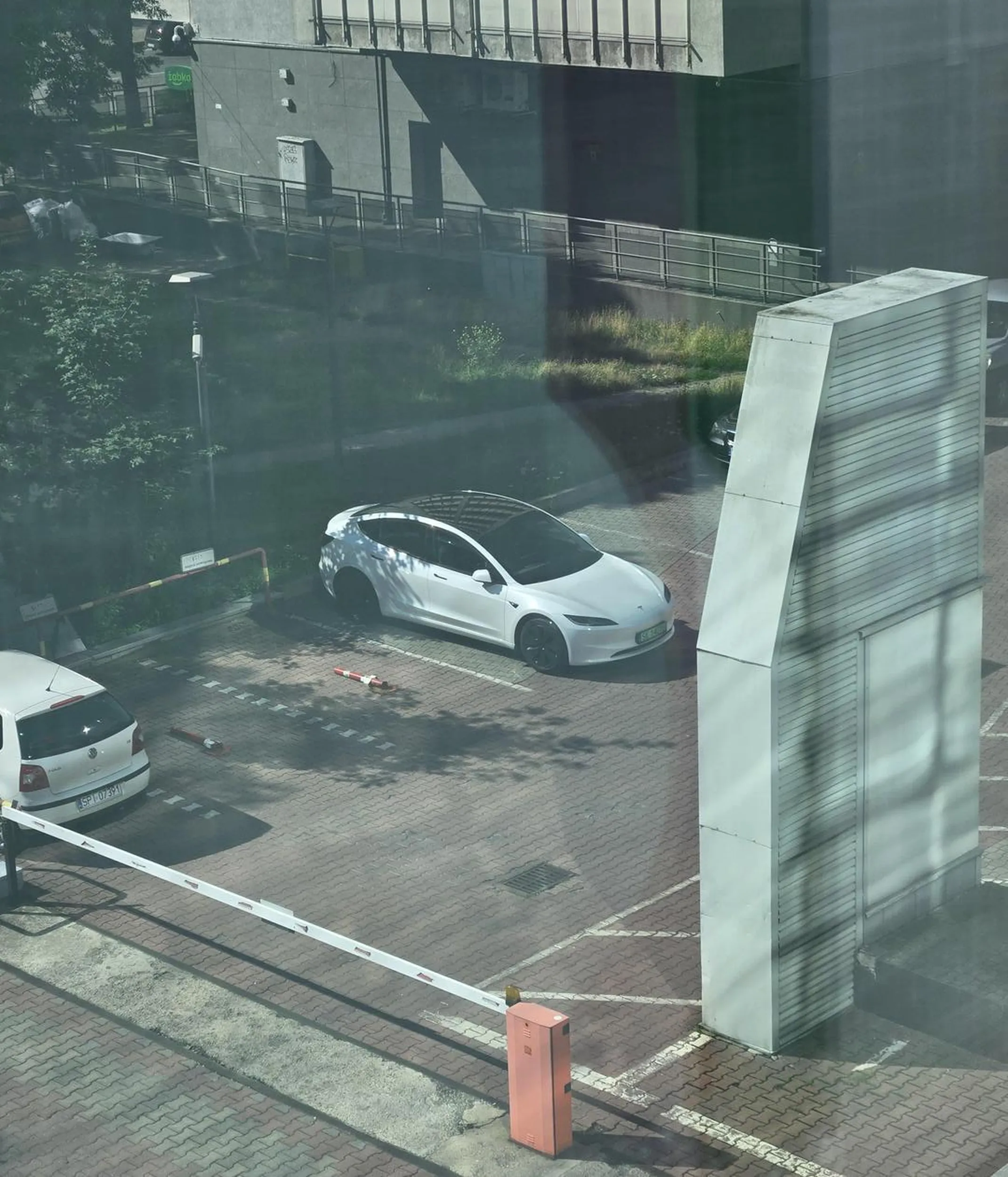 Ooo, widzę, że dziś potrafiłeś zaparkować, jak należy. Brawo! Taki dzielny chłopczyk!