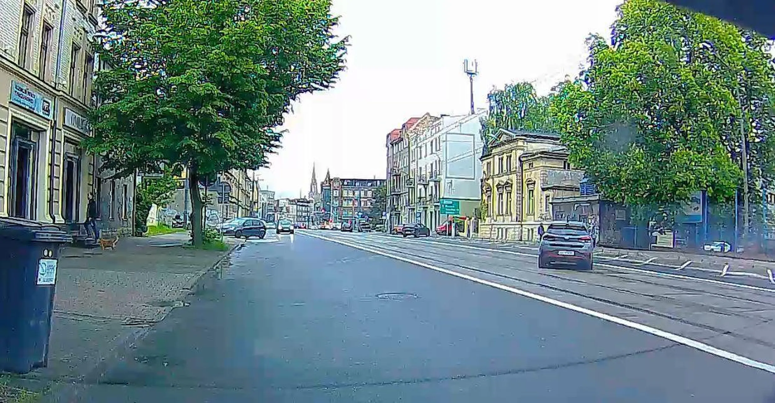 Linie ciągłe? Torowisko? A kto by się przejmował. xD