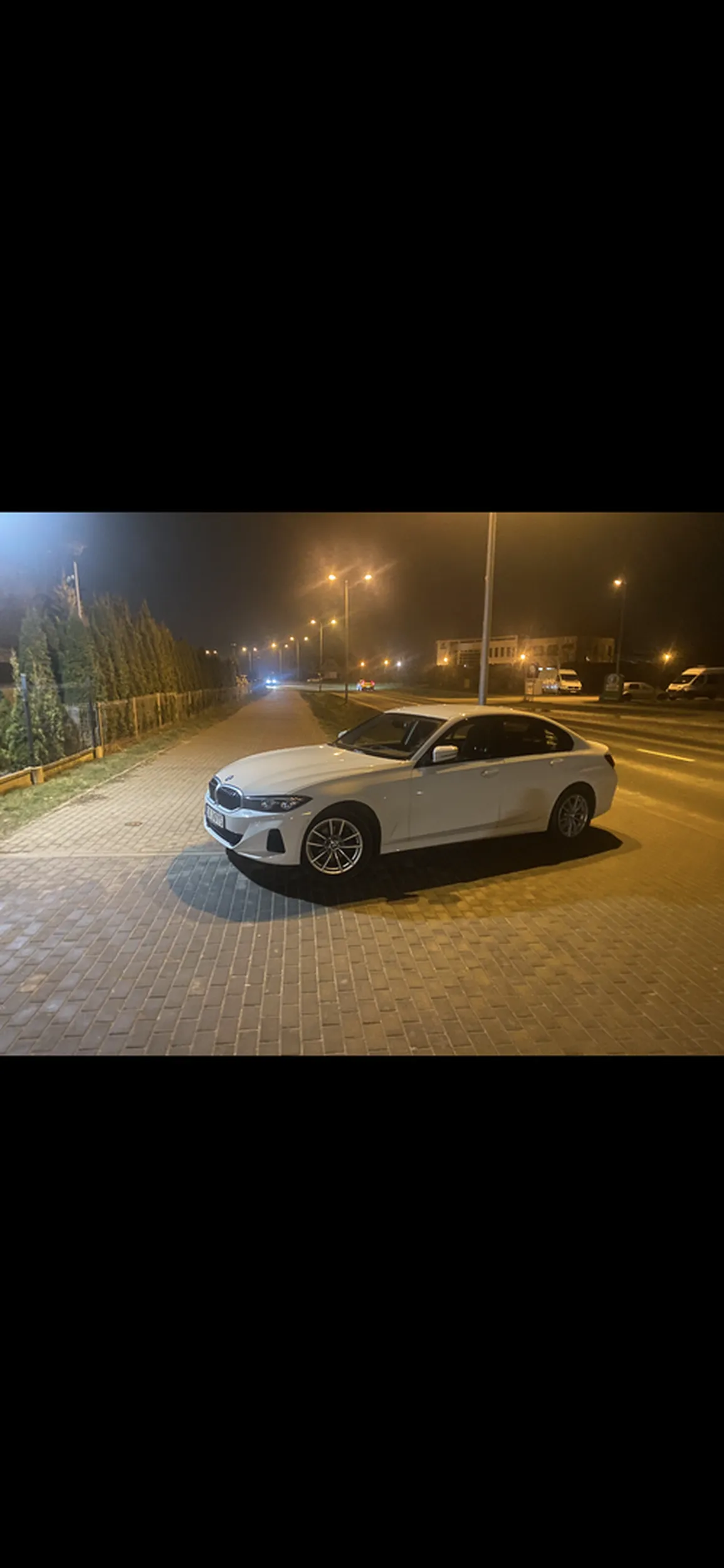 Kierowca ma wszystko w nosie zasłania wyjazd na ruchliwej ulicy !!!