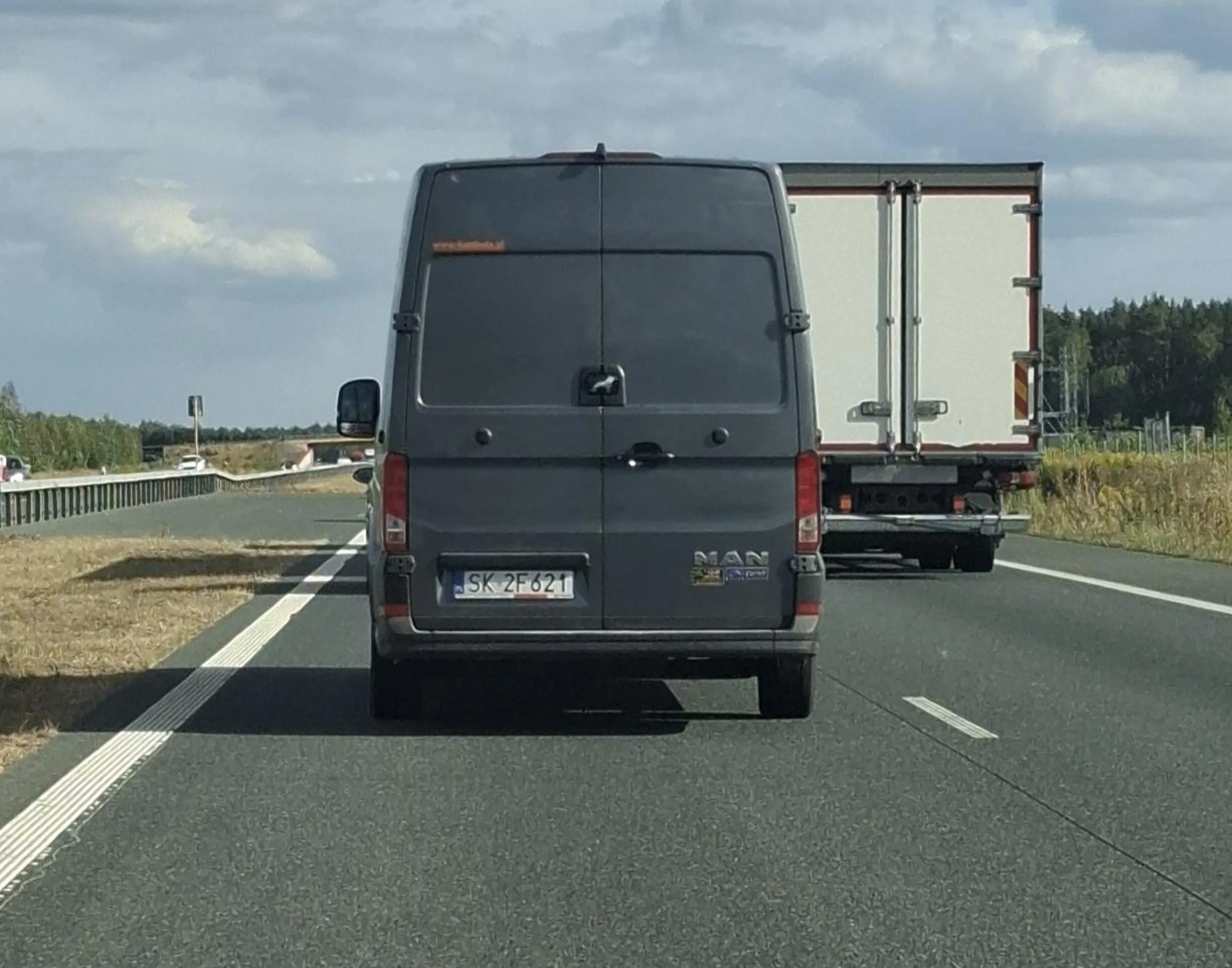 Zajeżdża drogę, radzę uważać na cwaniaka