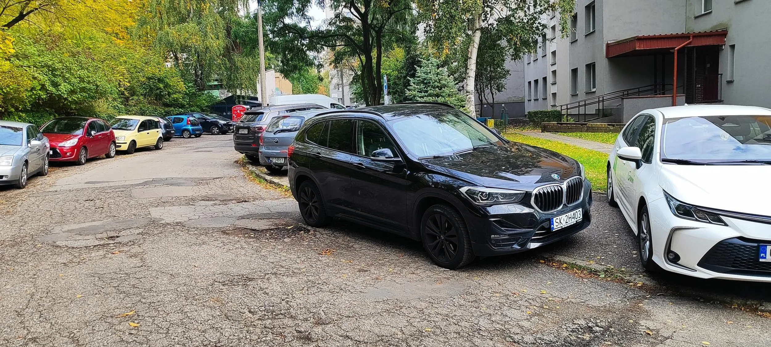 Inteligencja na wysokim poziomie, blokować parking bo ciężko zaparkować normalnie jak należy