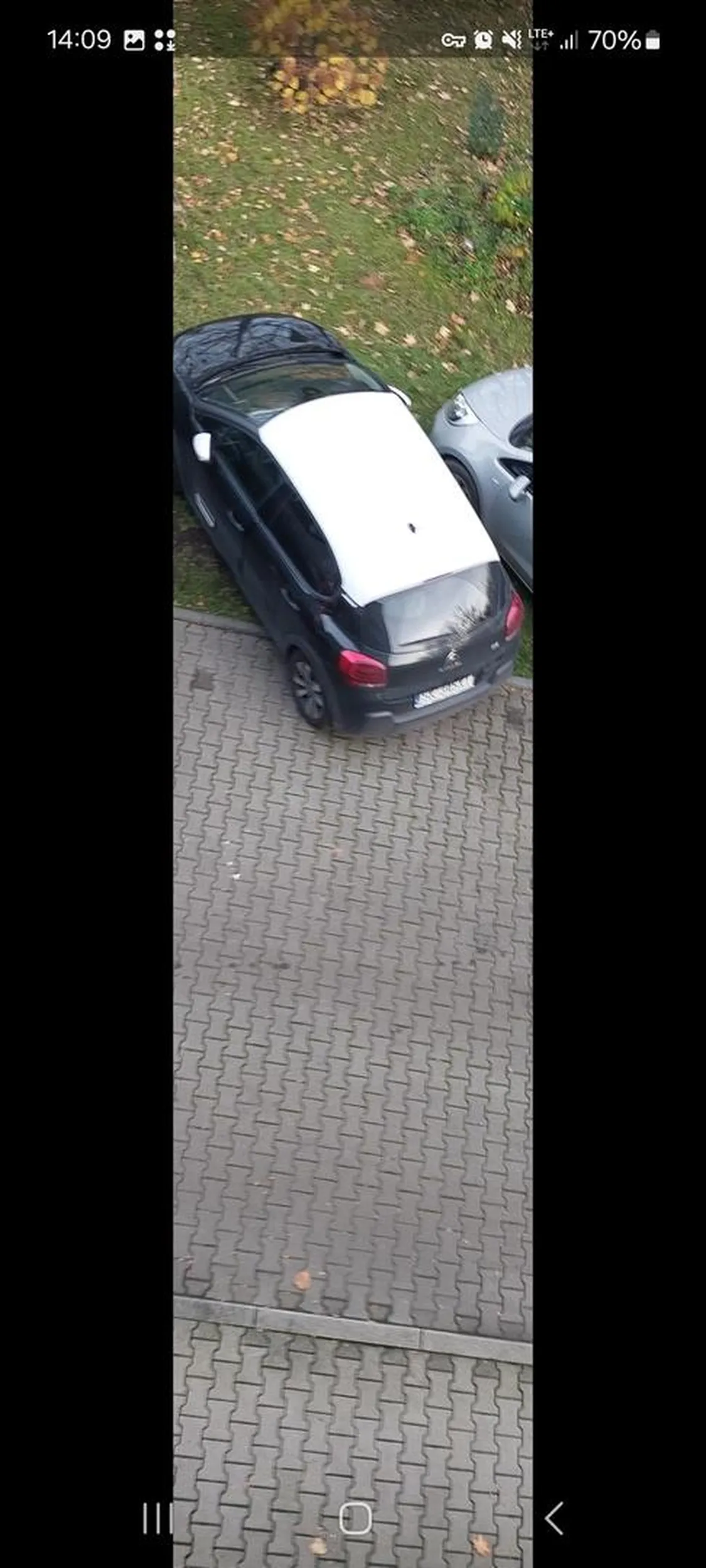 Trzeba mieć w glowie naj....ne zeby wjezdzac na czyjś teren, pod 6 zakazów , będąc zdrowa na ciele na umysle niekoniecznie i jeszcze kłócić się że mna i pyskować!!! Cale zdarzenie nagrane na monitoring i przekazane policji. Gn...ić tą babe jak tylko ją spotkacie!!!