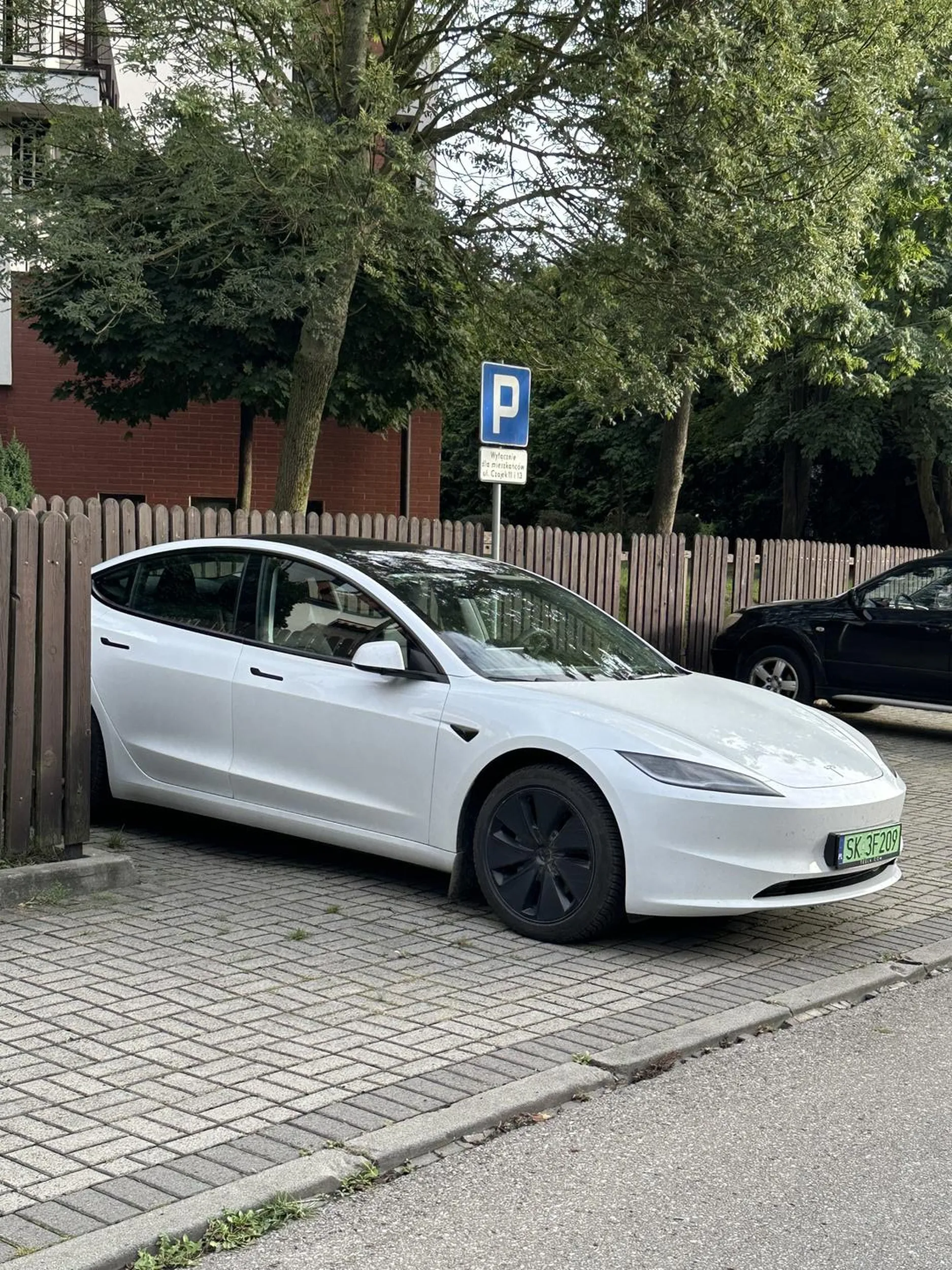 Nie jesteś mieszkańcem tego adresu, więc nie parkuj tu. Na następny raz zostanie wezwana laweta