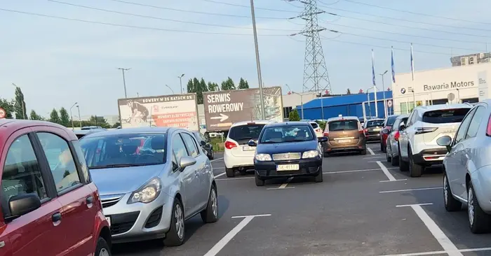 Parkowanie pod carrefour katowice rozdzienskiego.