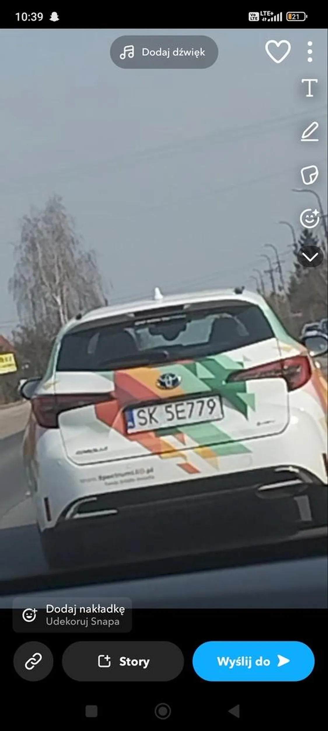 Nie pozdrawiamy kobiety.. Wcale nie zna się na przepisach. Proszę przeszkolić się kto ma pierwszeństwo na krzyżówce..