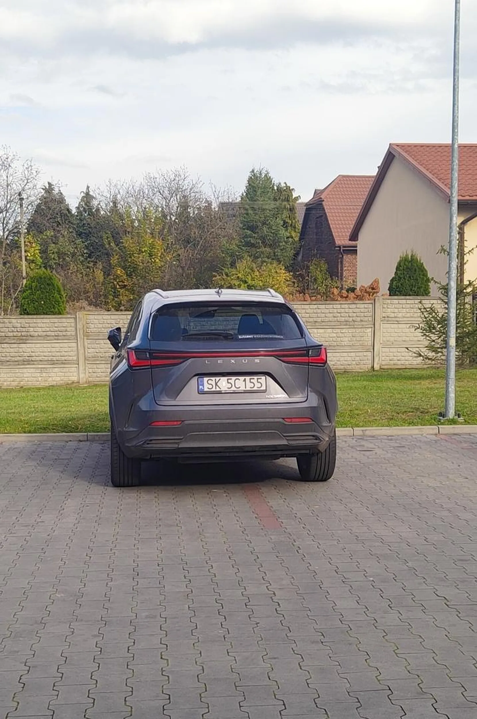 Gratuluję debiutu na tej stronie! Odrobinę szacunku wobec innych kierowców na drodze i na parkingu - szanowna Pani!