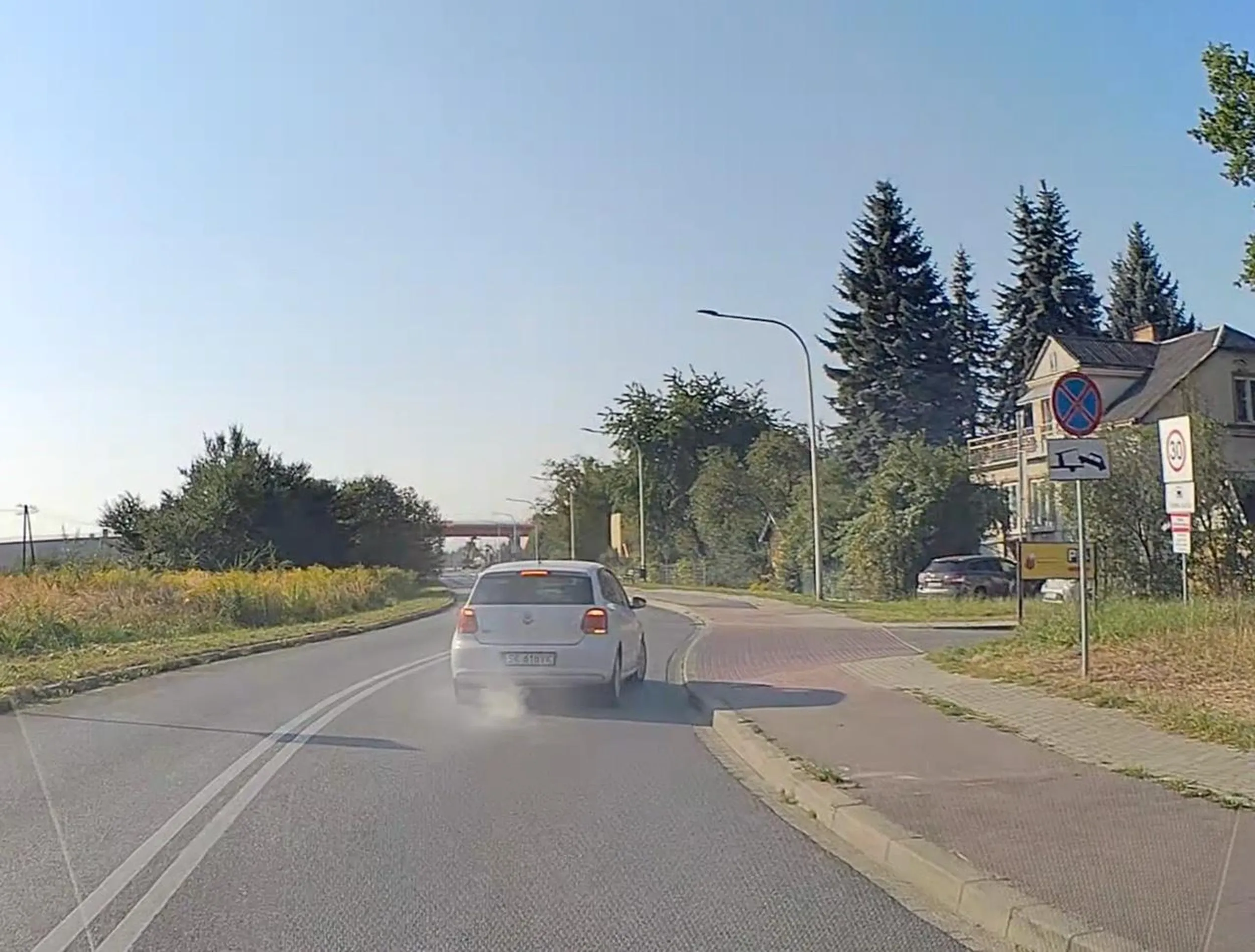 Jeździ po mieście i kopci olejem. I tak od miesięcy!