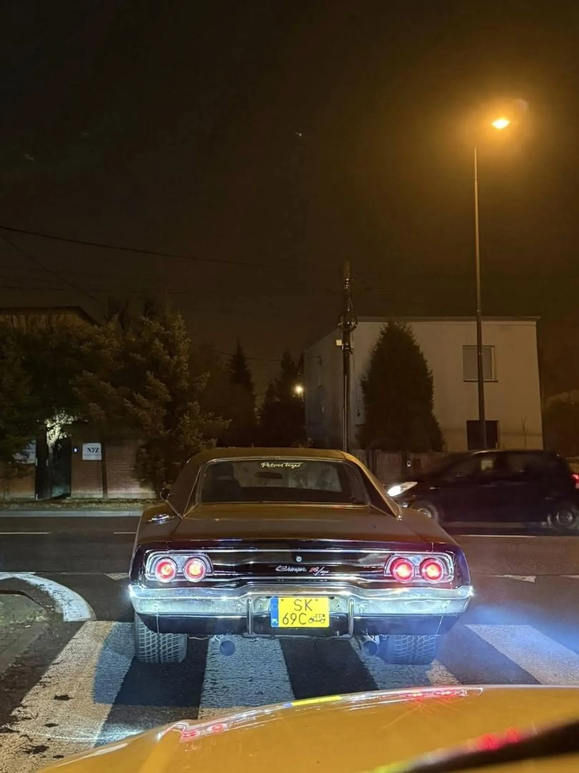 Piękna fura dobrze takie cacko widzieć u nas w kraju:)