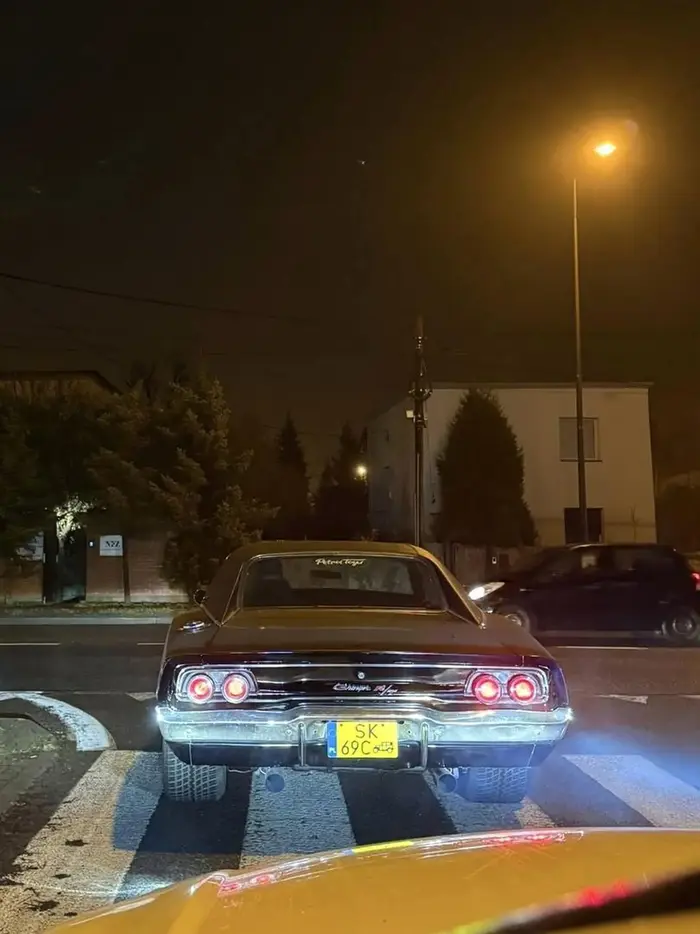 Piękna fura dobrze takie cacko widzieć u nas w kraju:)