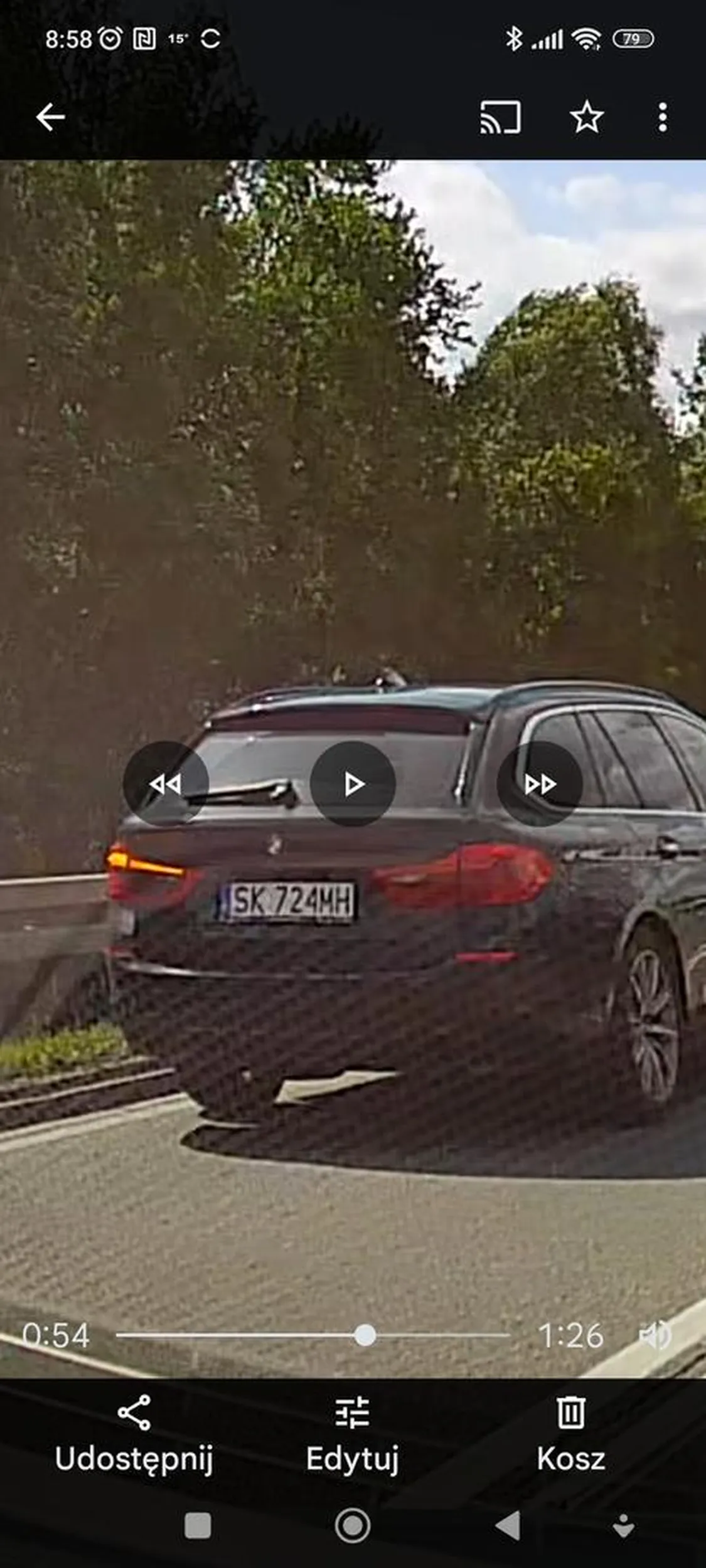 BMW - wyprzedza w na wiadukcie nad A1/węzeł Warlubie, korek w obu kierunkach do zjazdu, brak widoczności, skrajna głupota. Sprawa zgłoszona na policję.