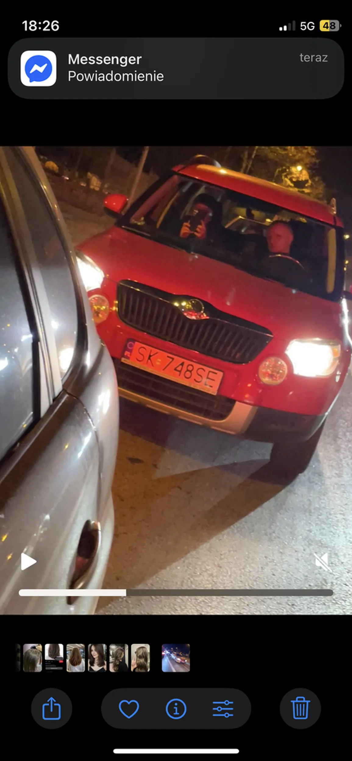 Pani bardzo nerwowa, jechali 10km/h przy ograniczeniu 50. Zdenerwowała się gdy ich wyprzedziłam i prawie jej brakło miejsca na telefonie od nagrywania mojego samochodu, bardzo nie polecam starych bab