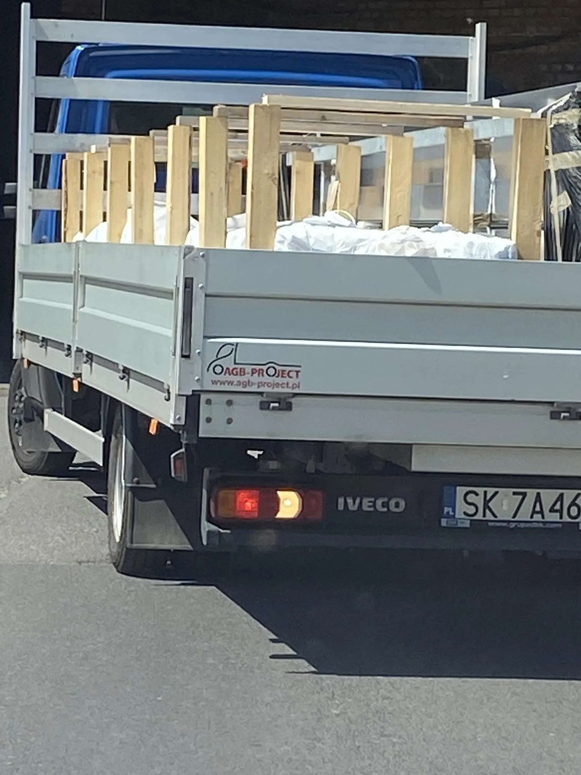 Jadąc za nim od Rydutów wymuszał. Wpychał się na Hama przed ciężarówki a potem pod wiaduktem. I udaje głupka kiedy się mu zwraca uwagę