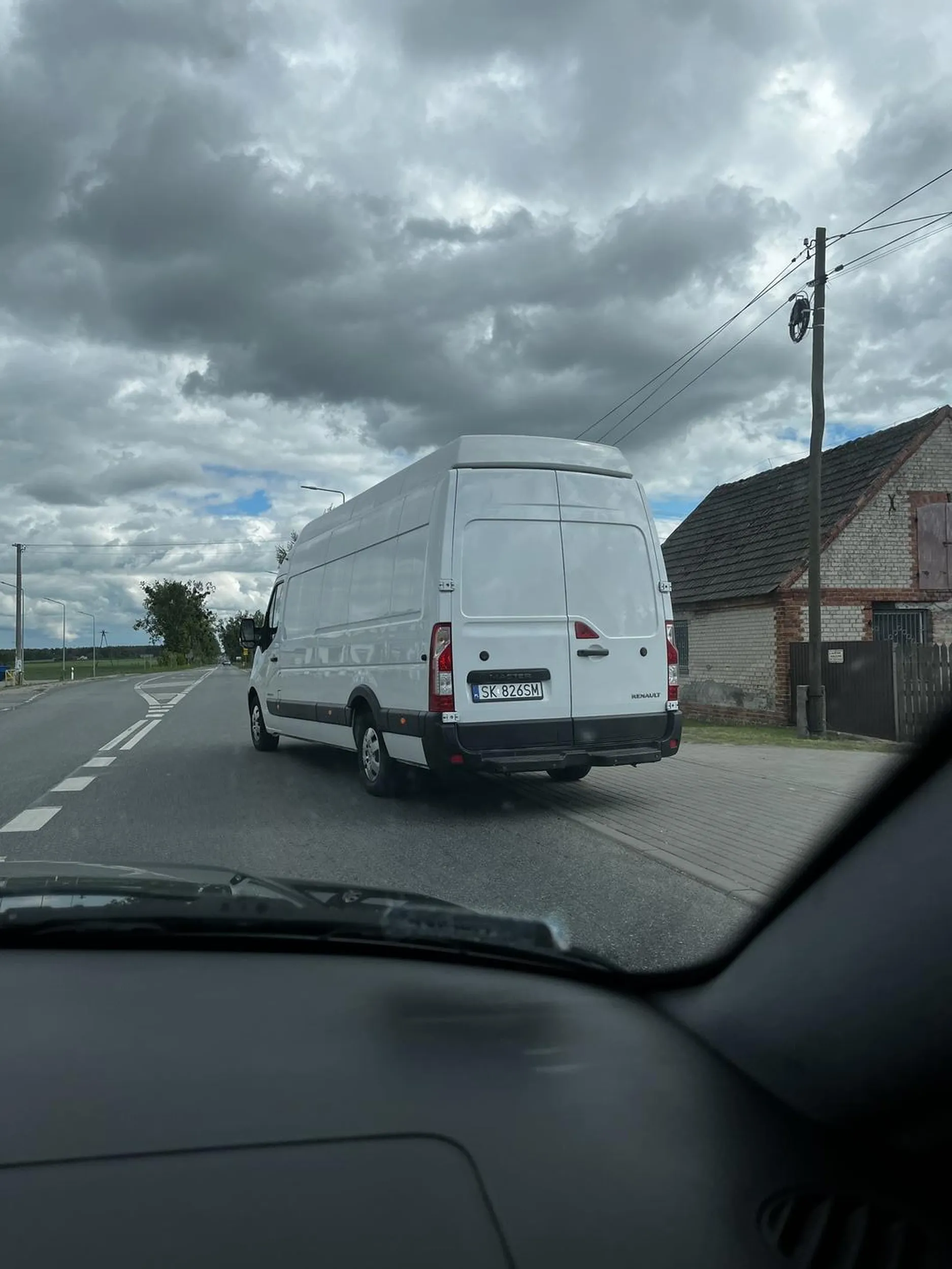 Wyprzedał mnie chodnikiem vanem bo chciałem skręcić. Chore