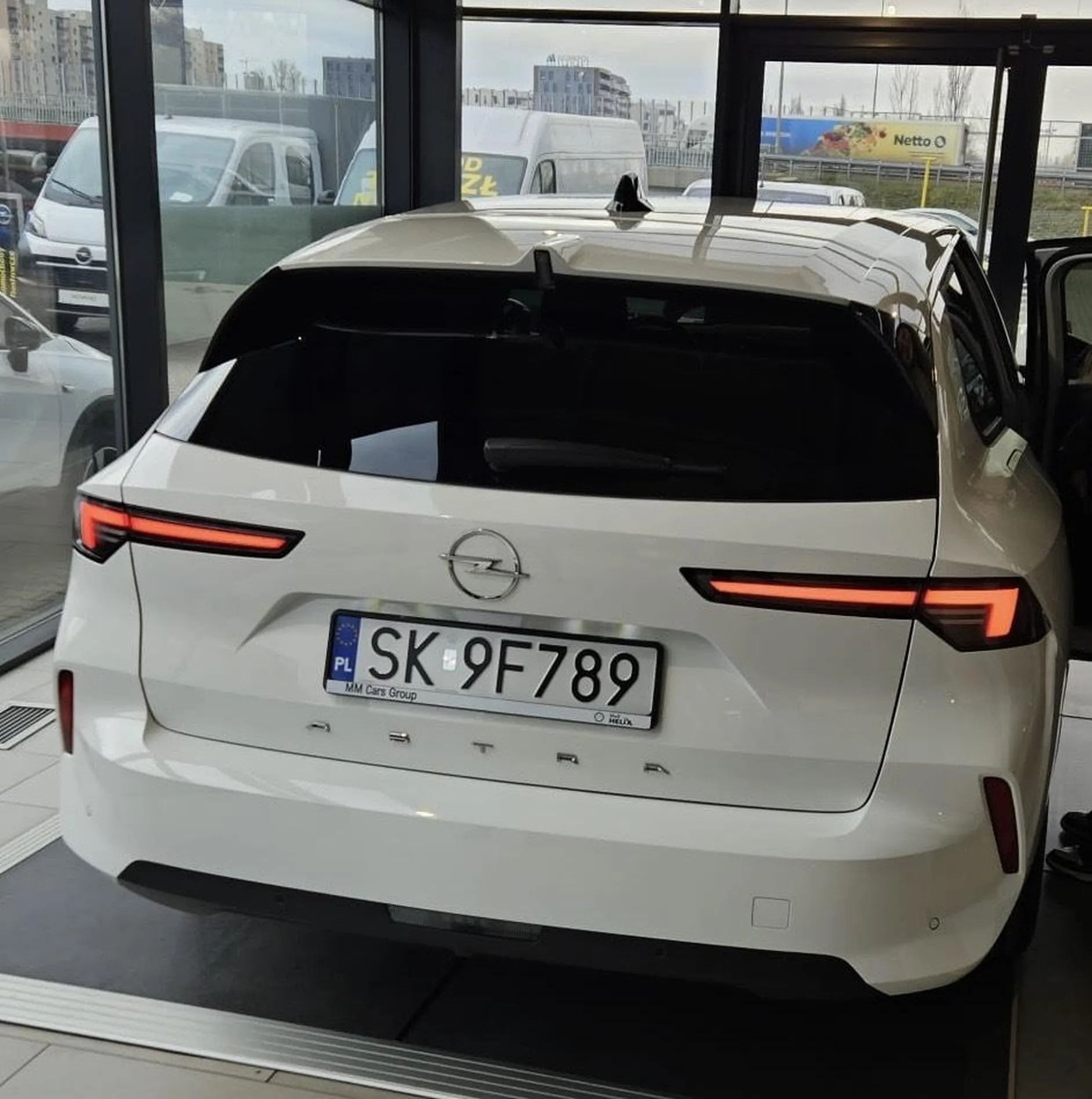 Jeszcze nie wyjechał z salonu, a już grzeszy. Na auto nałożono silną niezdejmowaną klątwę. Strzeżcie się!!!!